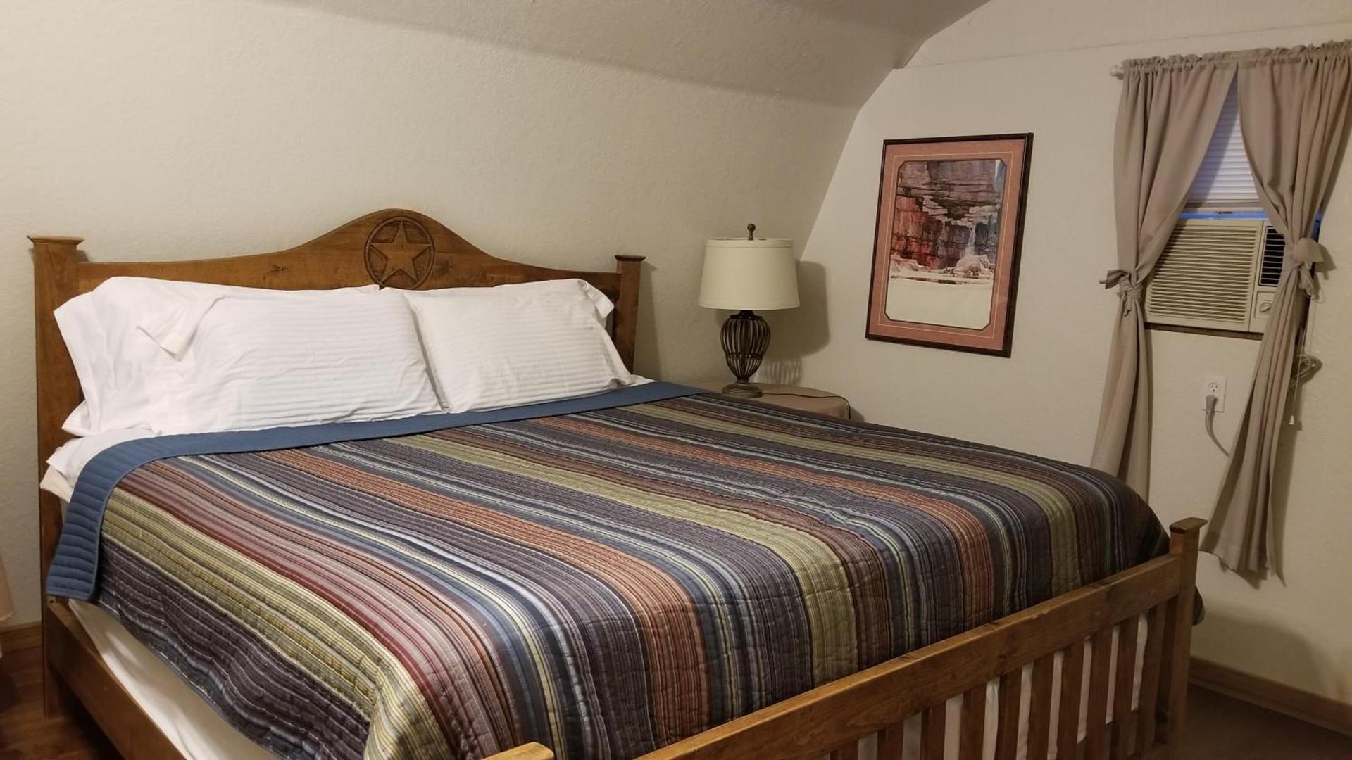 Almond Cabin photo 9