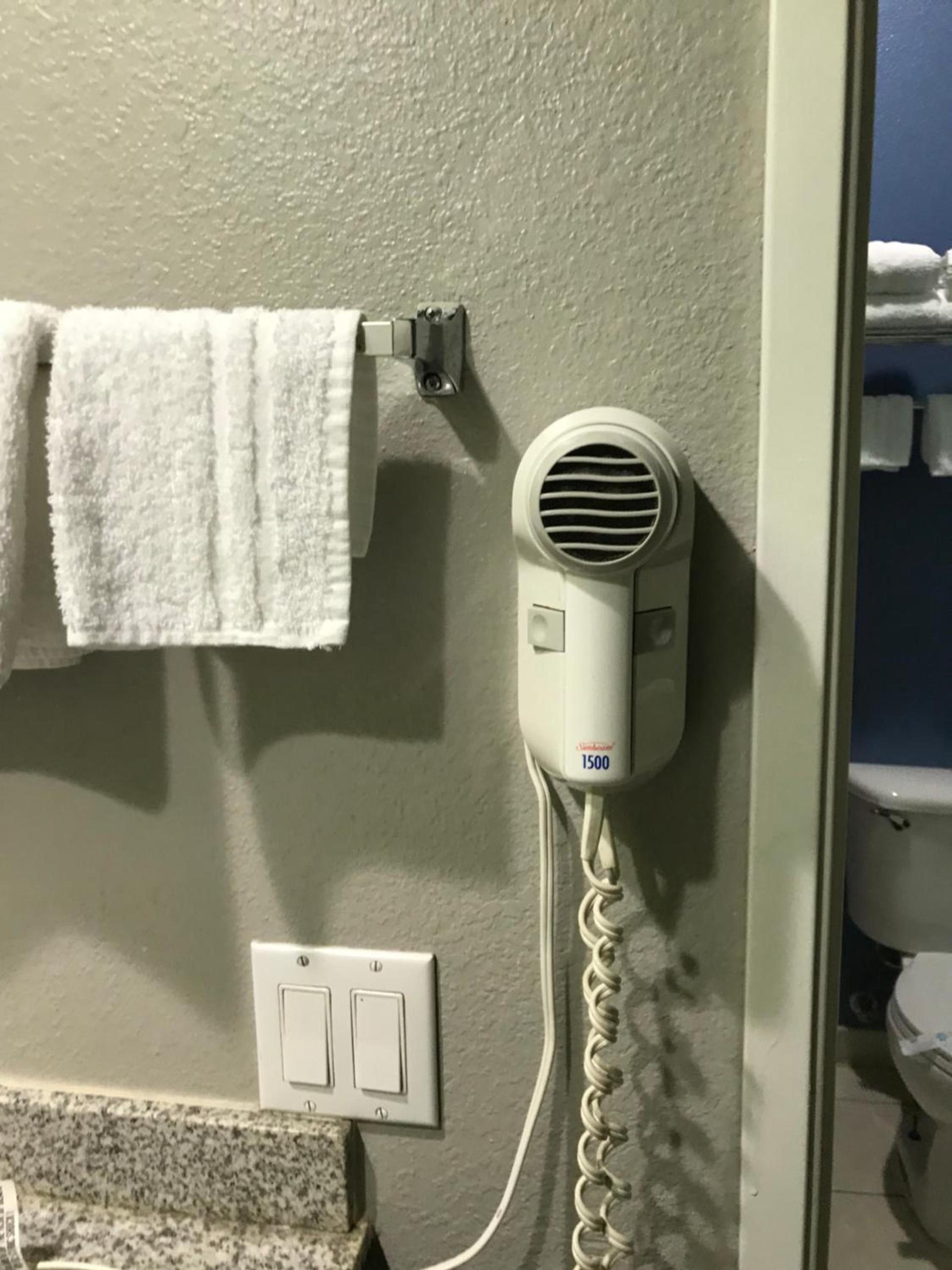 Camelot Inn and Suites photo 5