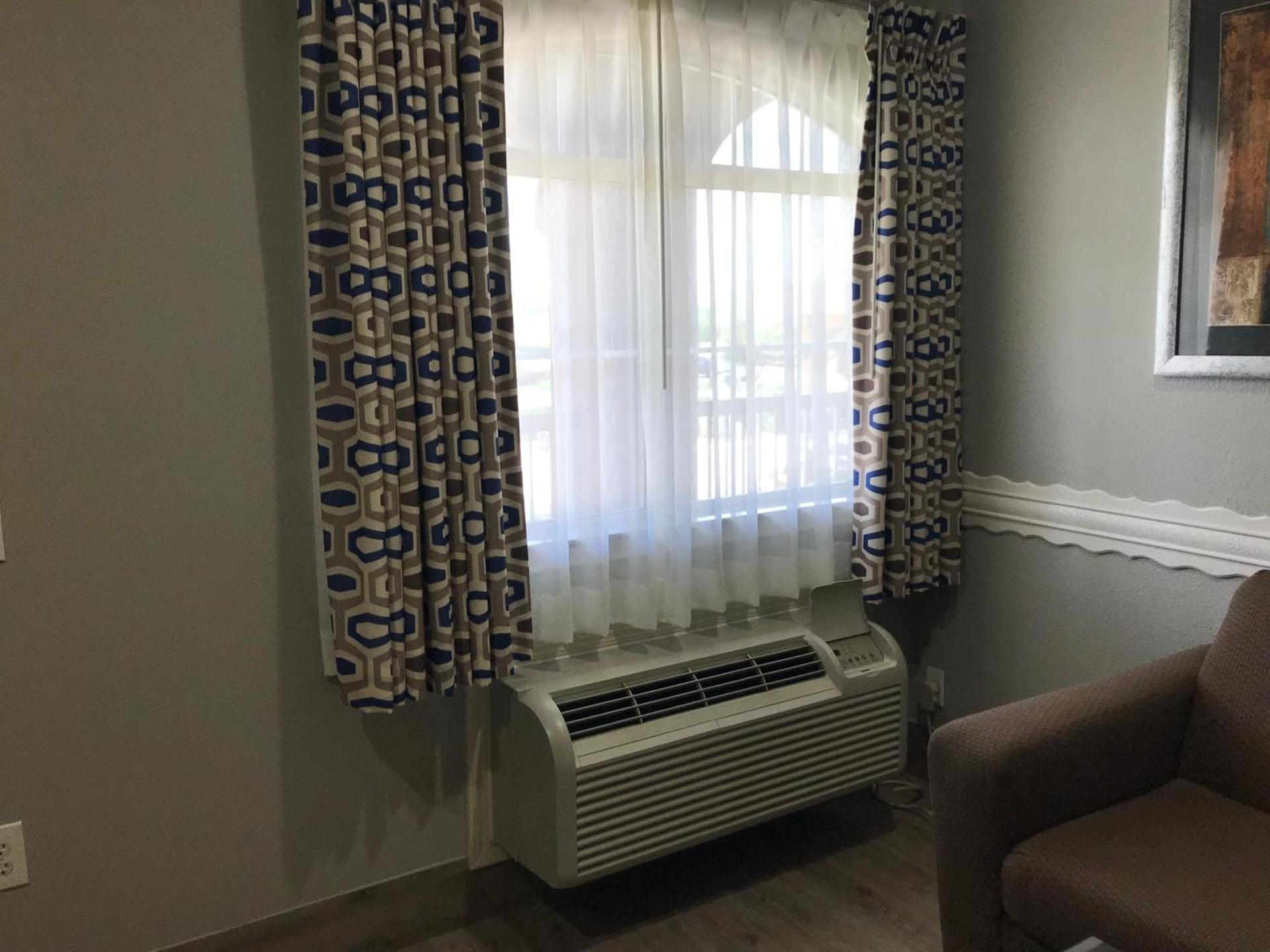 Camelot Inn and Suites photo 8