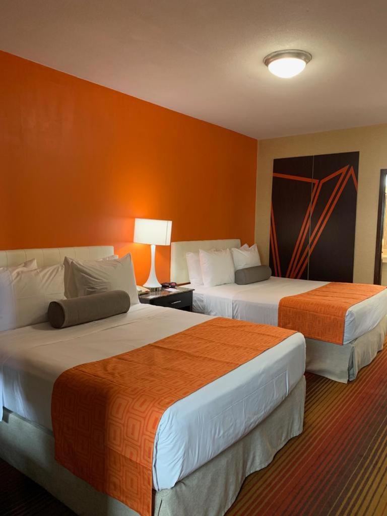 Howard Johnson by Wyndham North Bergen photo 39