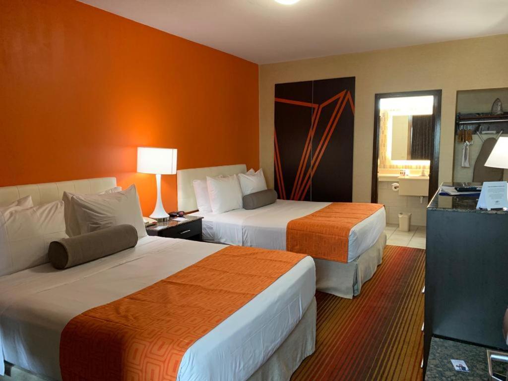 Howard Johnson by Wyndham North Bergen photo 40
