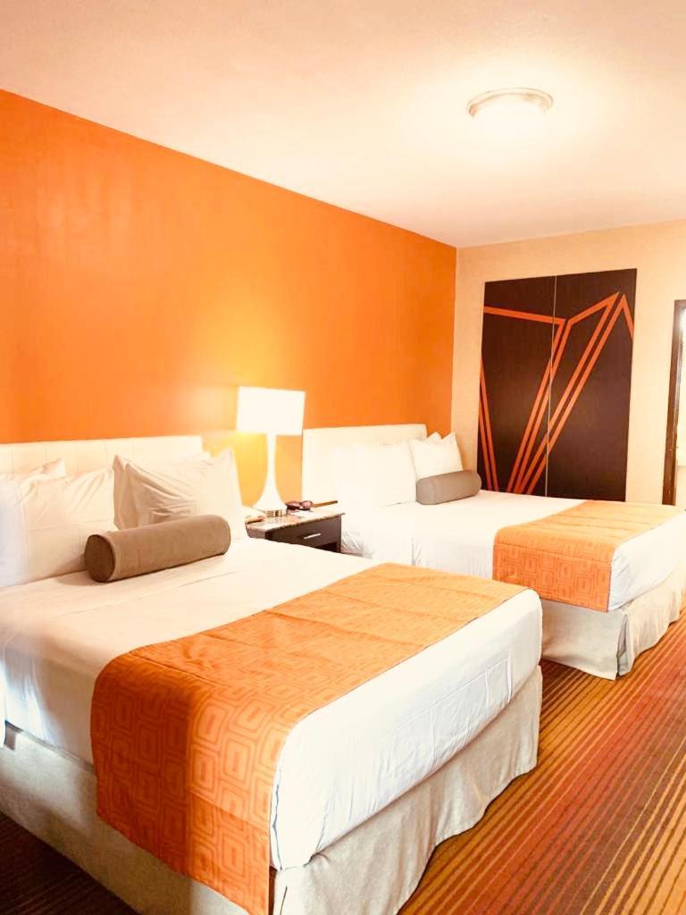 Howard Johnson by Wyndham North Bergen photo 16