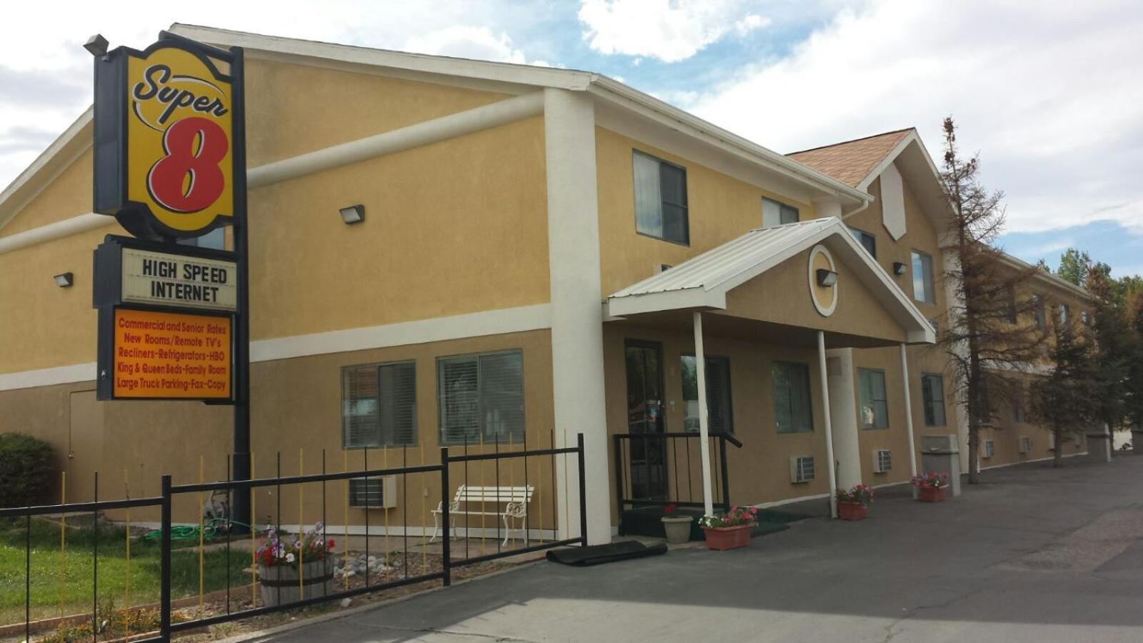 Super 8 by Wyndham Riverton photo 15