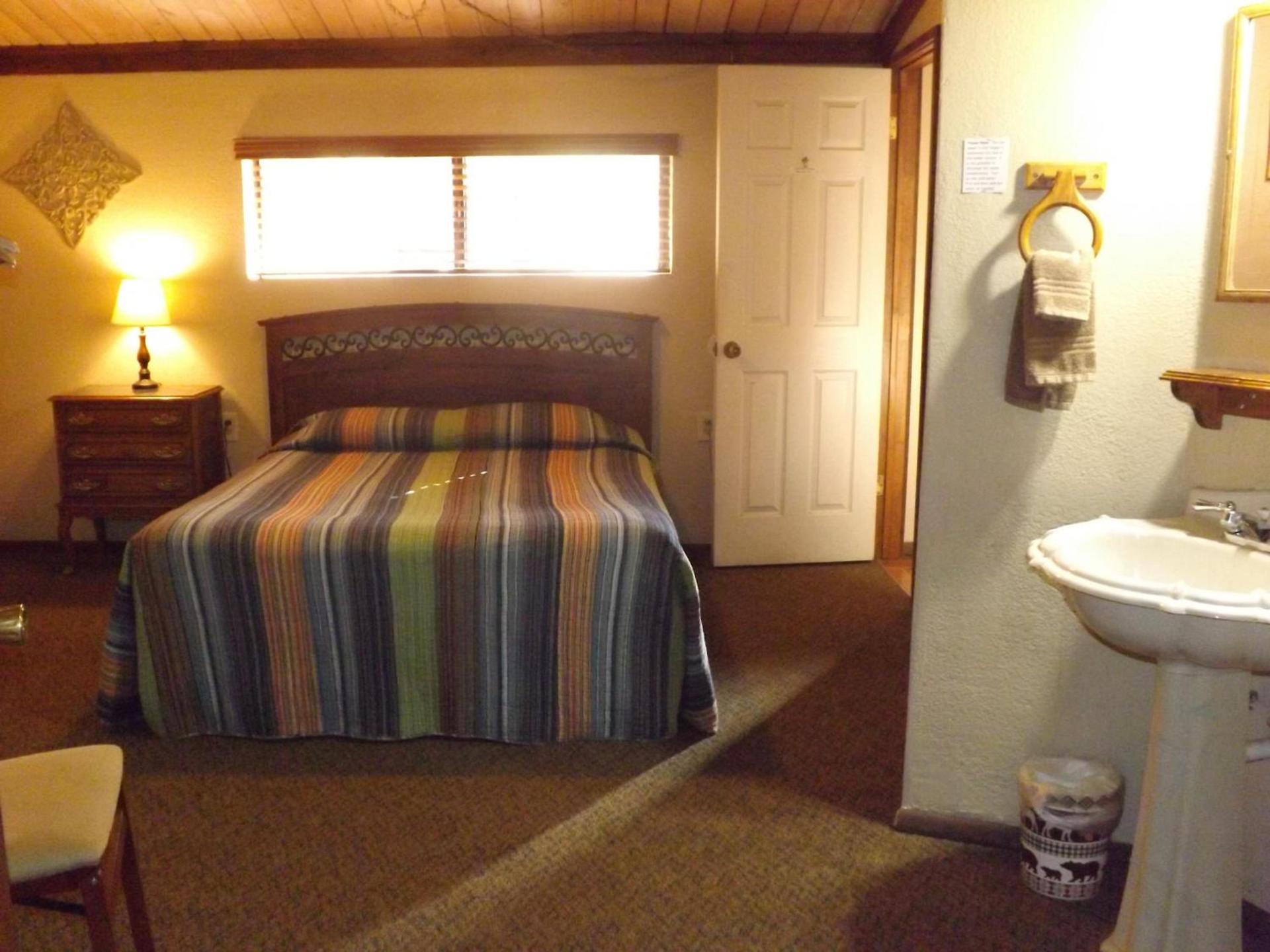 Arizona Mountain Inn & Cabins photo 8