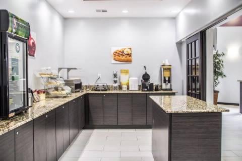 Quality Suites Tulsa I-44 photo 18