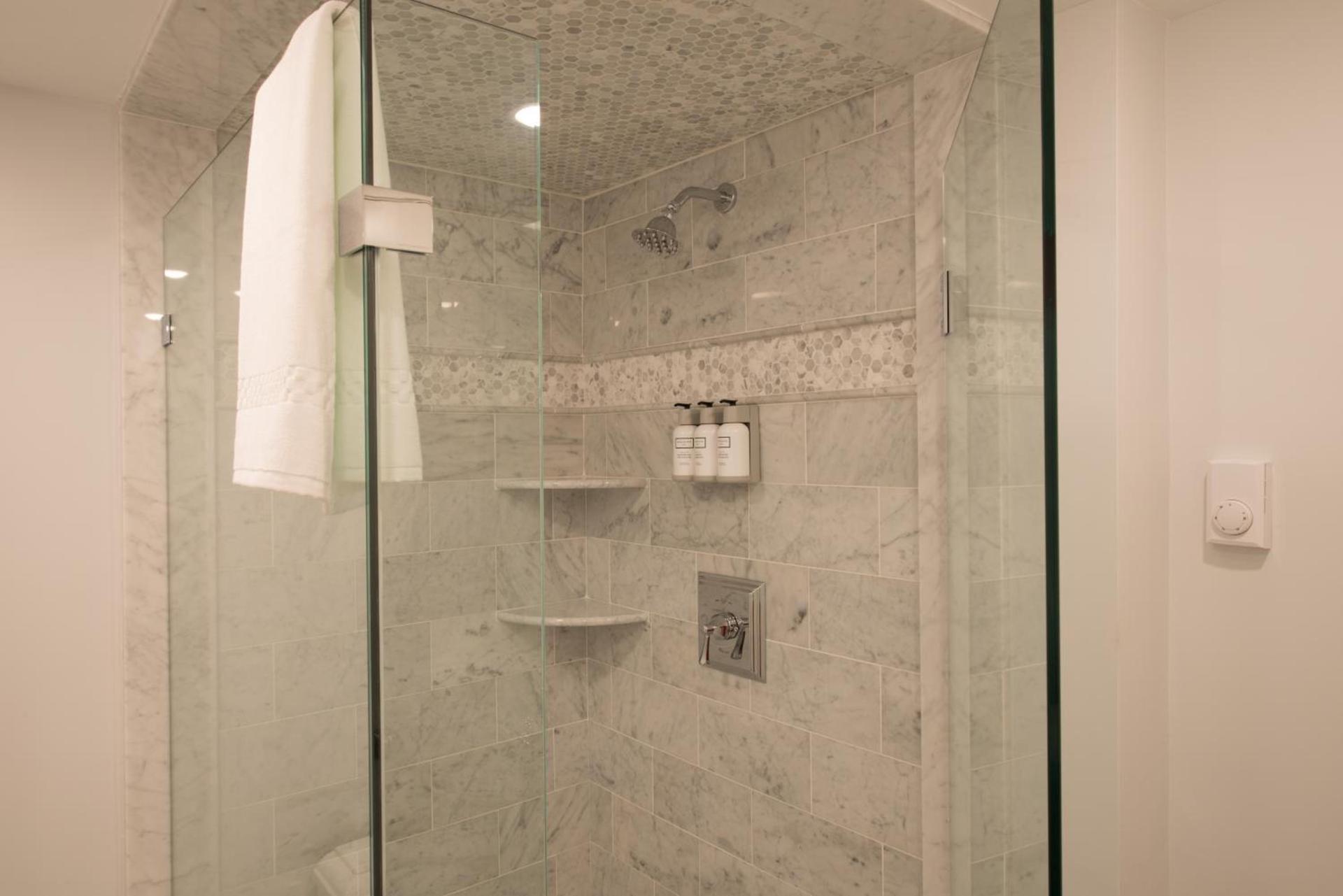 Serenity Inn Newport photo 16
