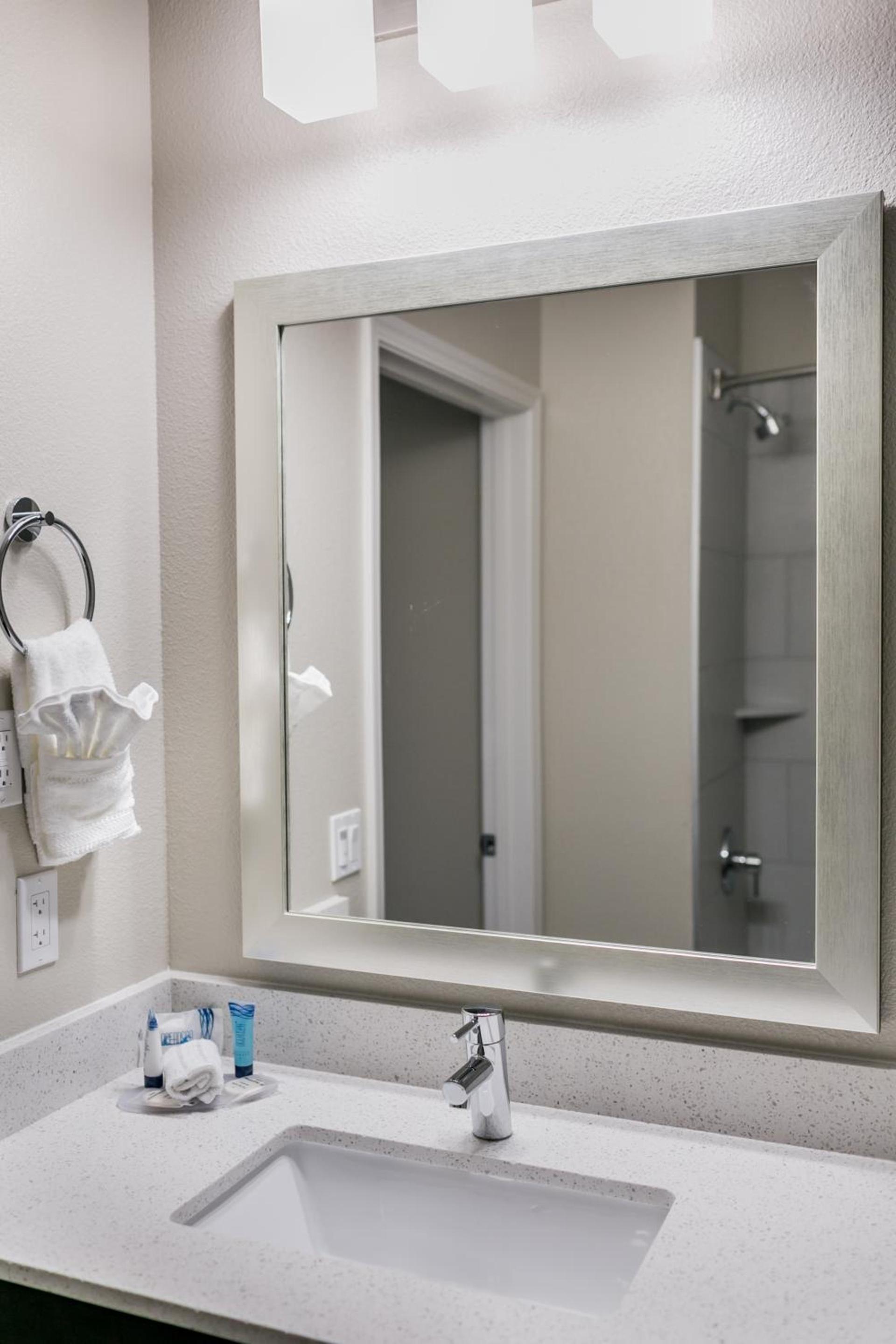 Hotel Siri Downtown - Paso Robles photo 32