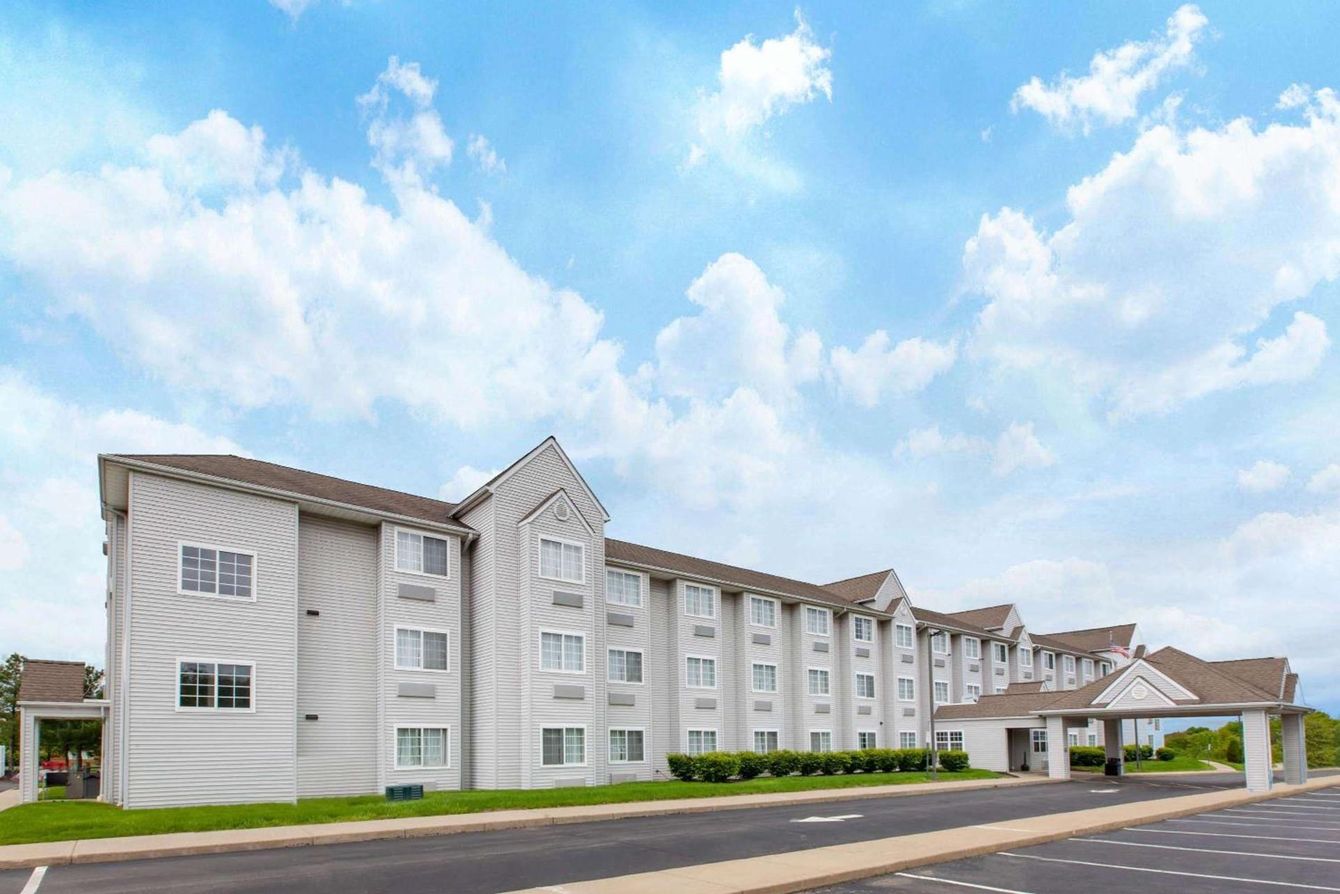 Microtel Inn & Suites by Wyndham Pittsburgh Airport photo 25