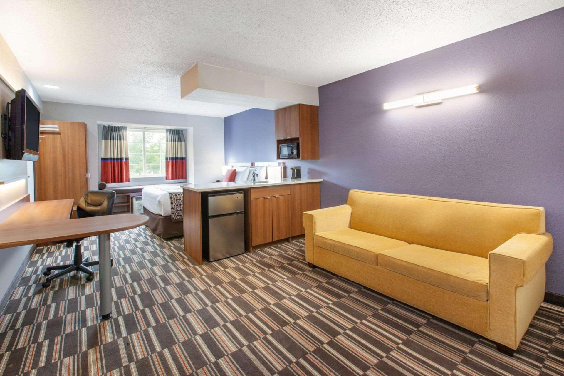 Microtel Inn & Suites by Wyndham Pittsburgh Airport photo 24