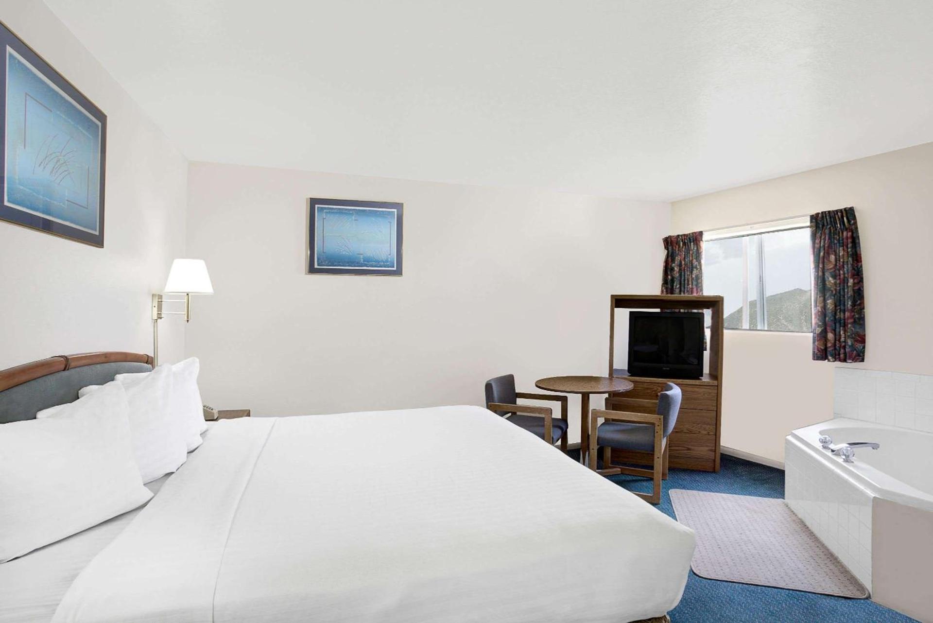 Travelodge by Wyndham Cedar City photo 28
