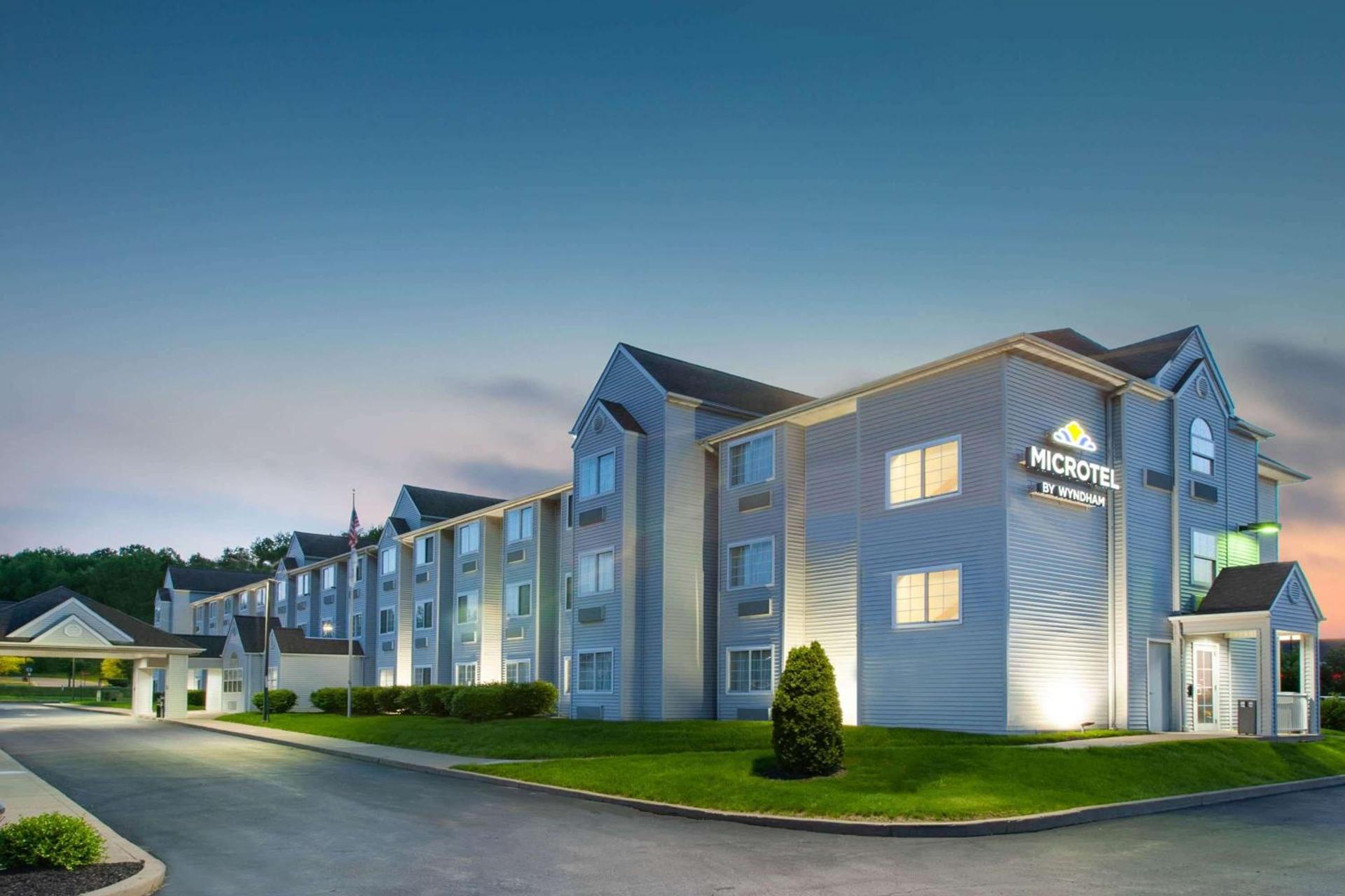 Microtel Inn & Suites by Wyndham Pittsburgh Airport — hotel in Robinson Township