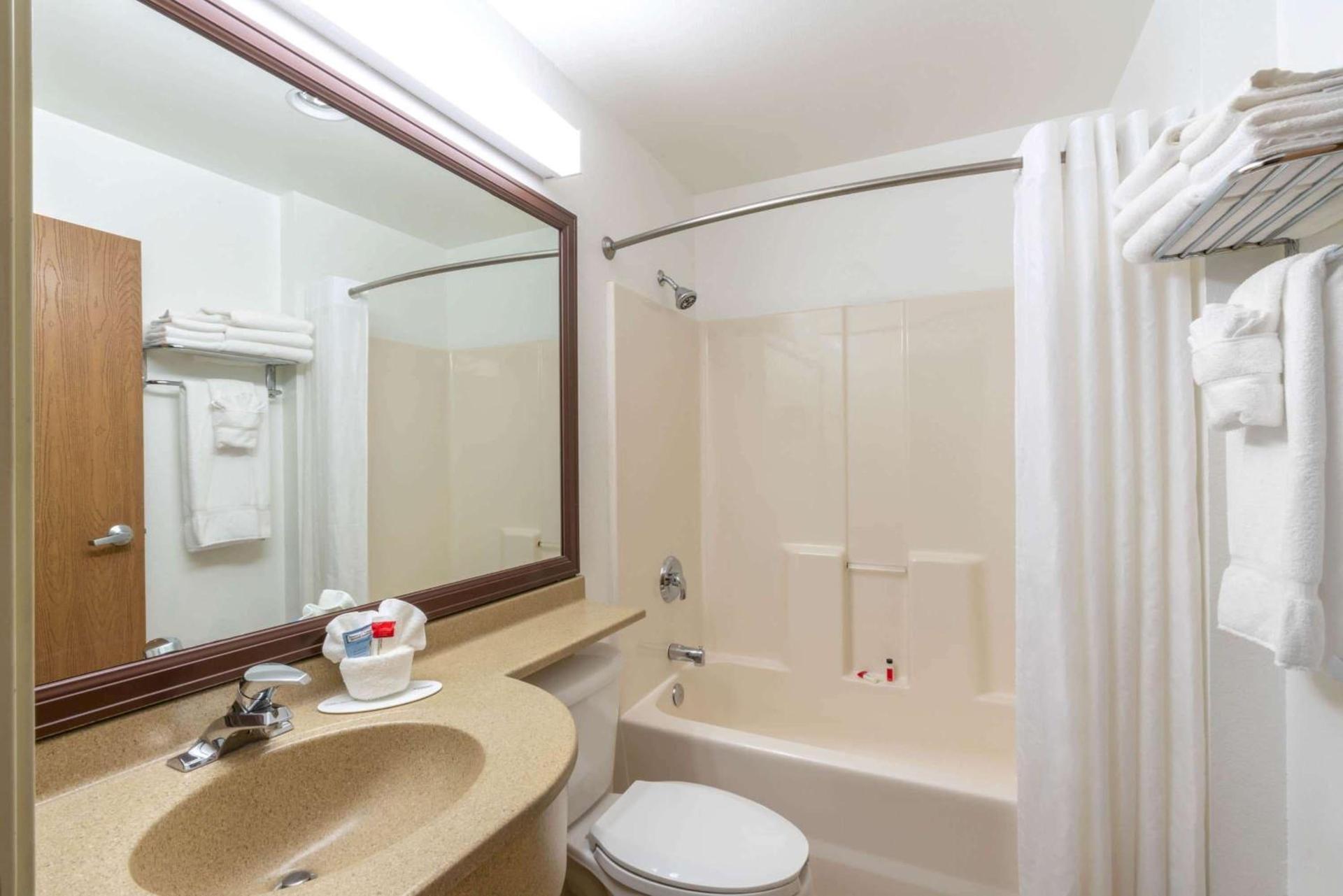 Microtel Inn & Suites photo 4