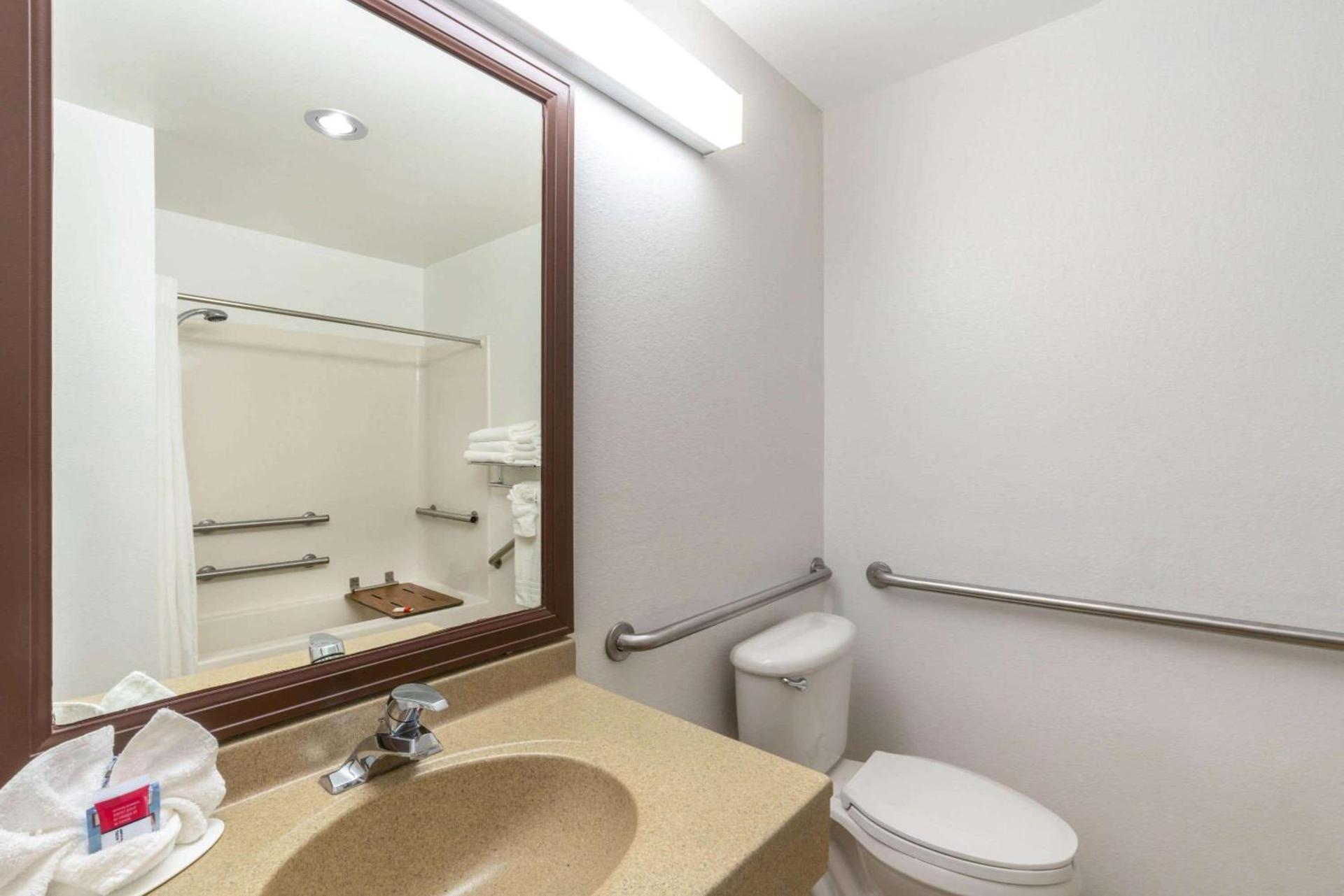 Microtel Inn & Suites photo 3