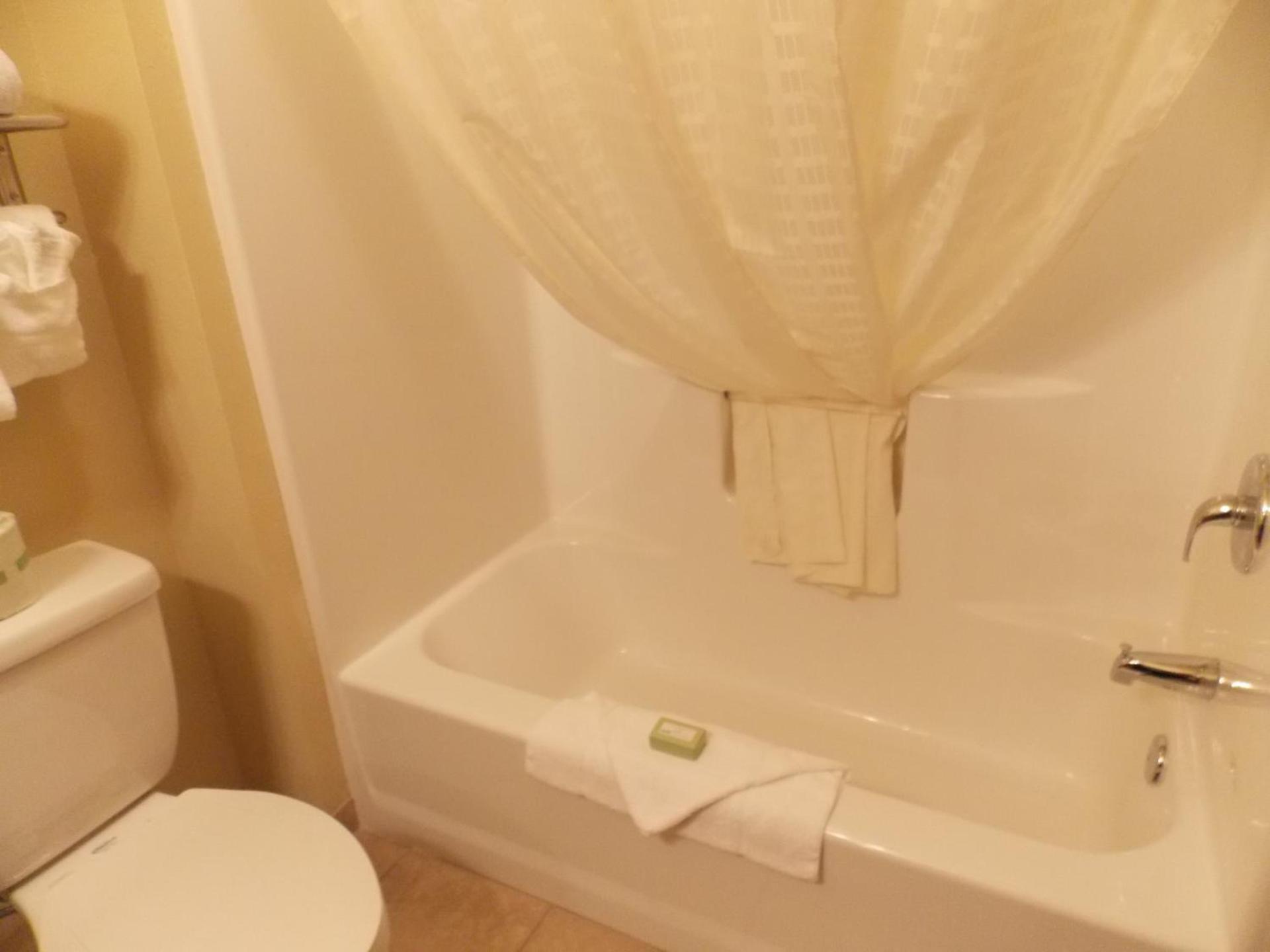 AmeriVu inn and Suites - Crookston photo 6