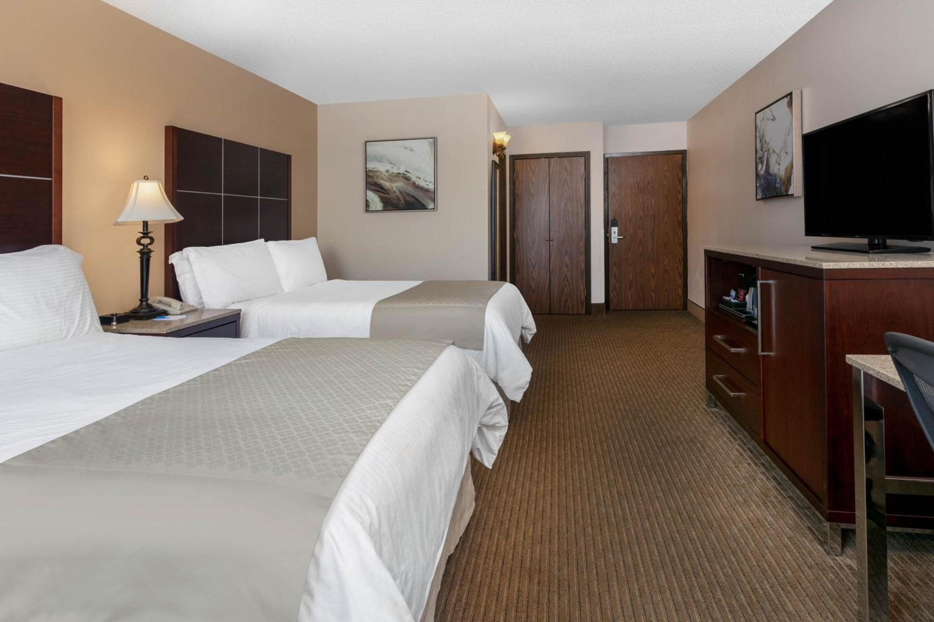 Wyndham Riverfront Hotel photo 61