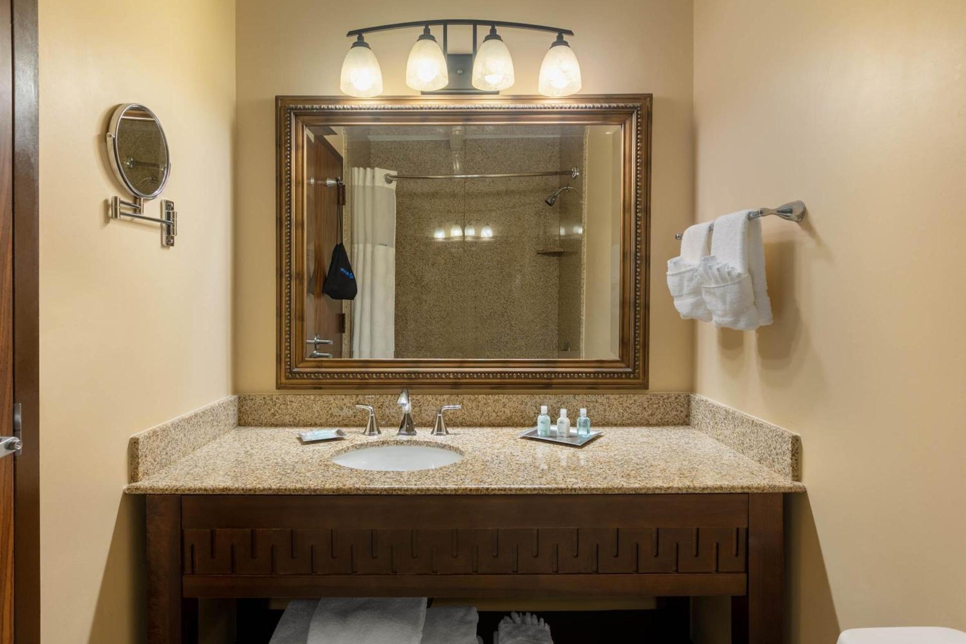 Wyndham Riverfront Hotel photo 65