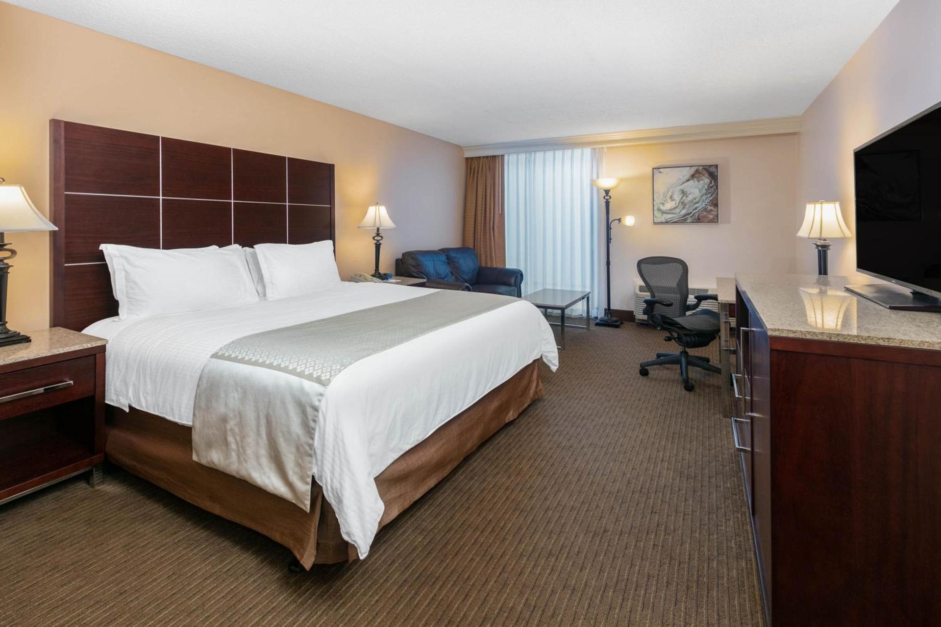 Wyndham Riverfront Hotel photo 56