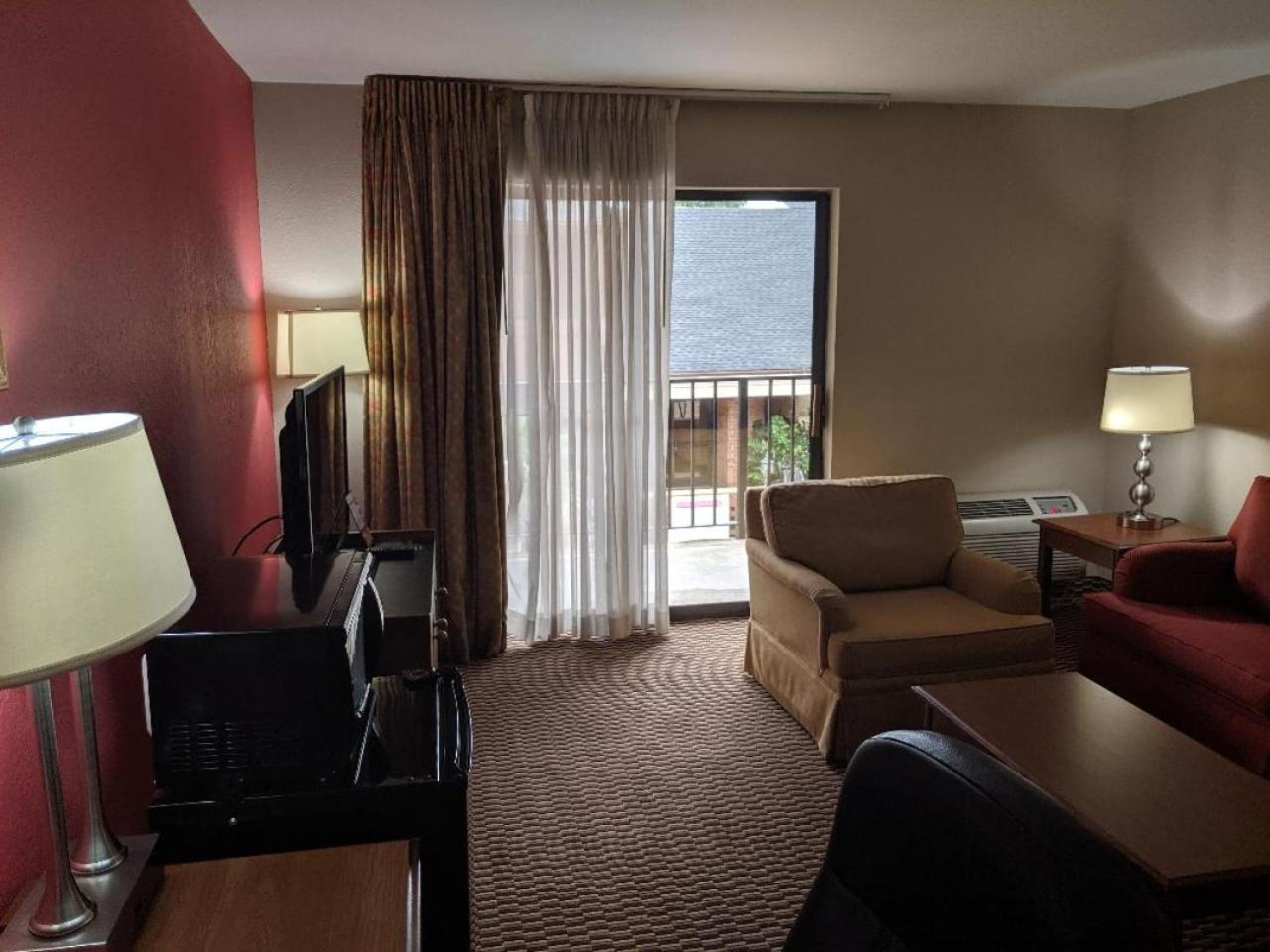 Ramada by Wyndham Raleigh photo 32