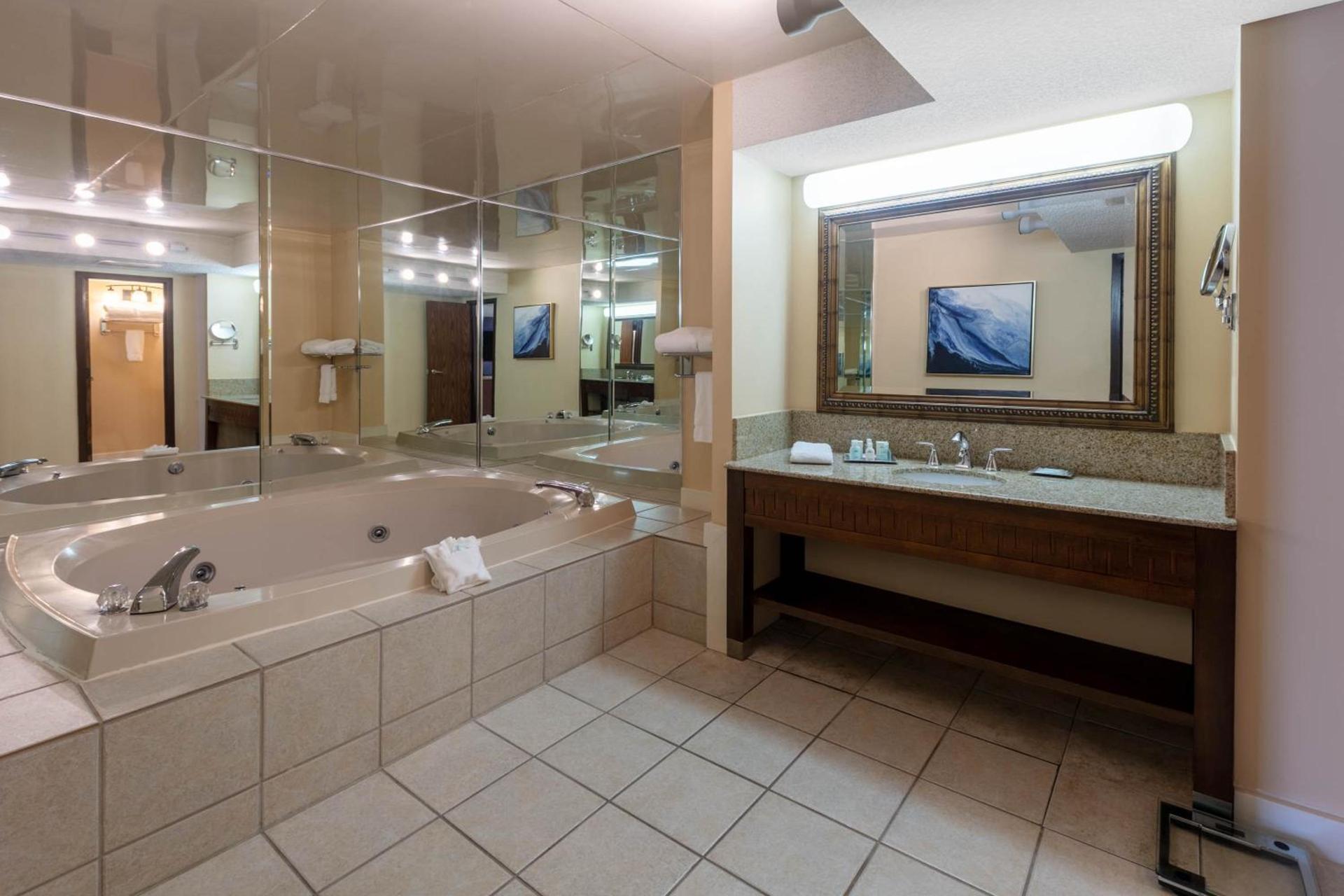 Wyndham Riverfront Hotel photo 68