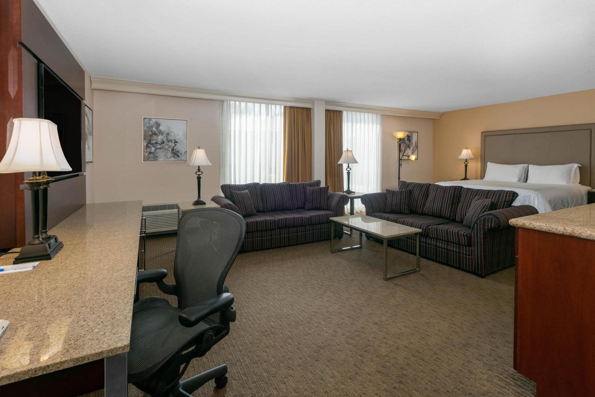 Wyndham Riverfront Hotel photo 69