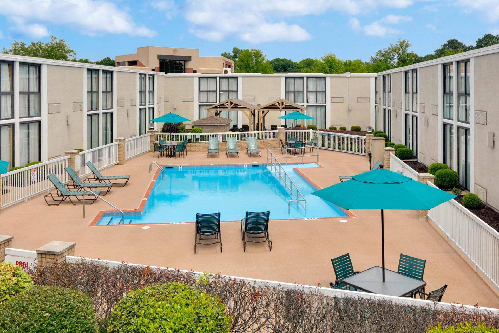 Wyndham Riverfront Hotel photo 57