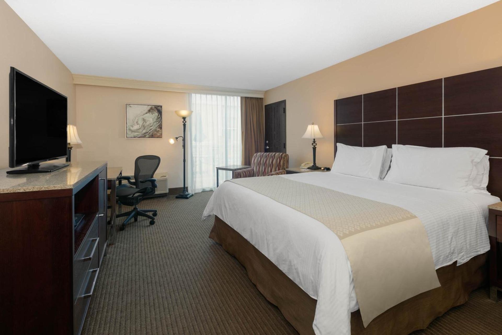 Wyndham Riverfront Hotel photo 59