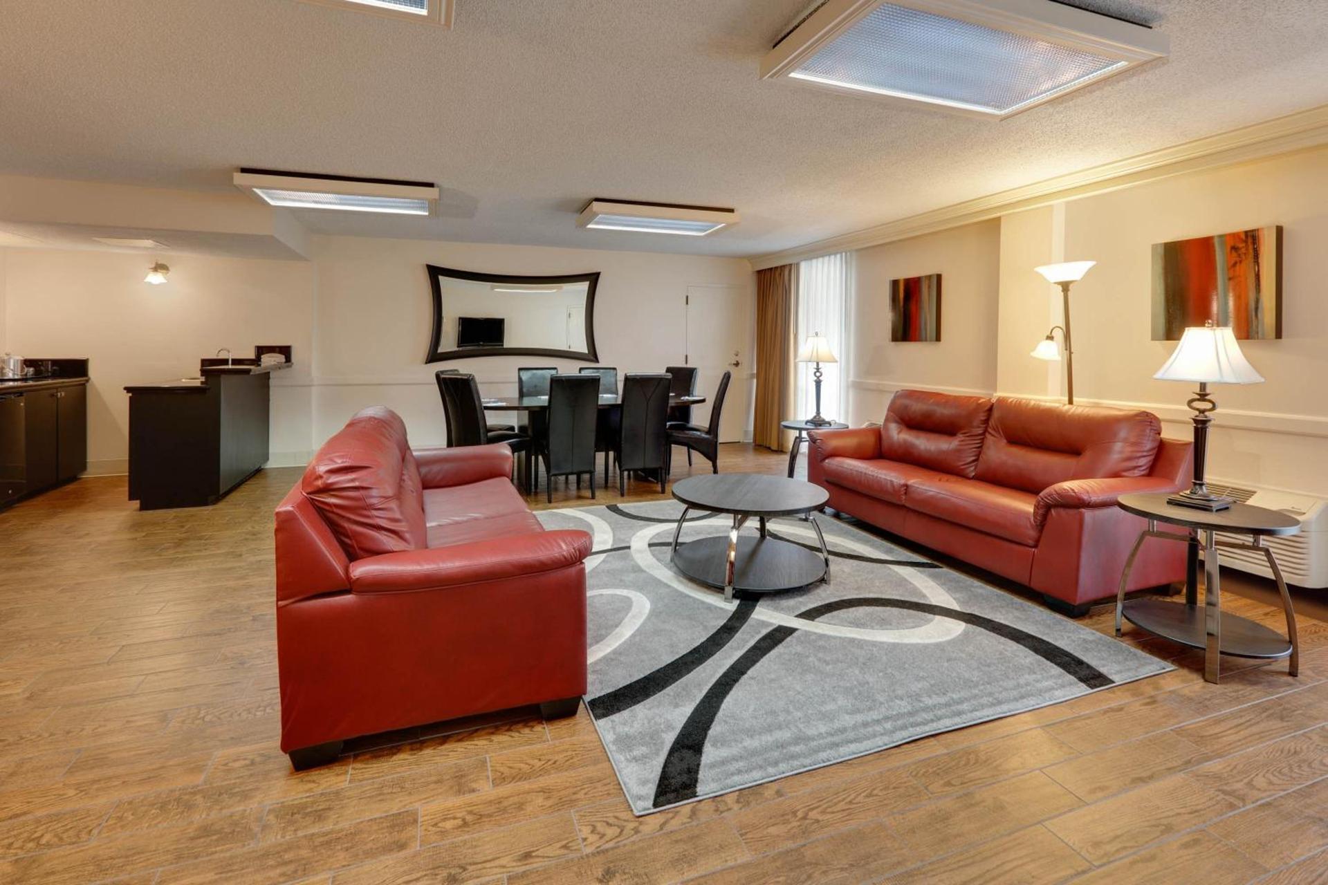 Wyndham Riverfront Hotel photo 87
