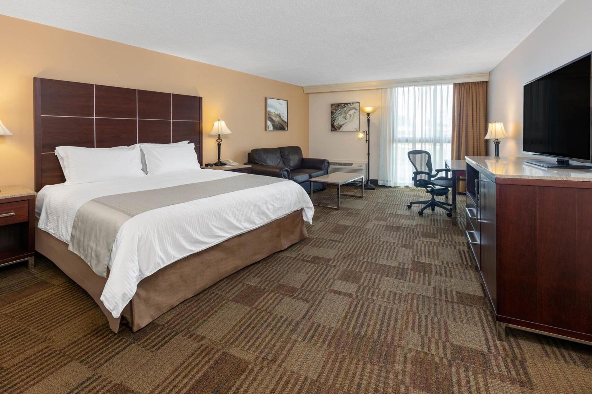 Wyndham Riverfront Hotel photo 47