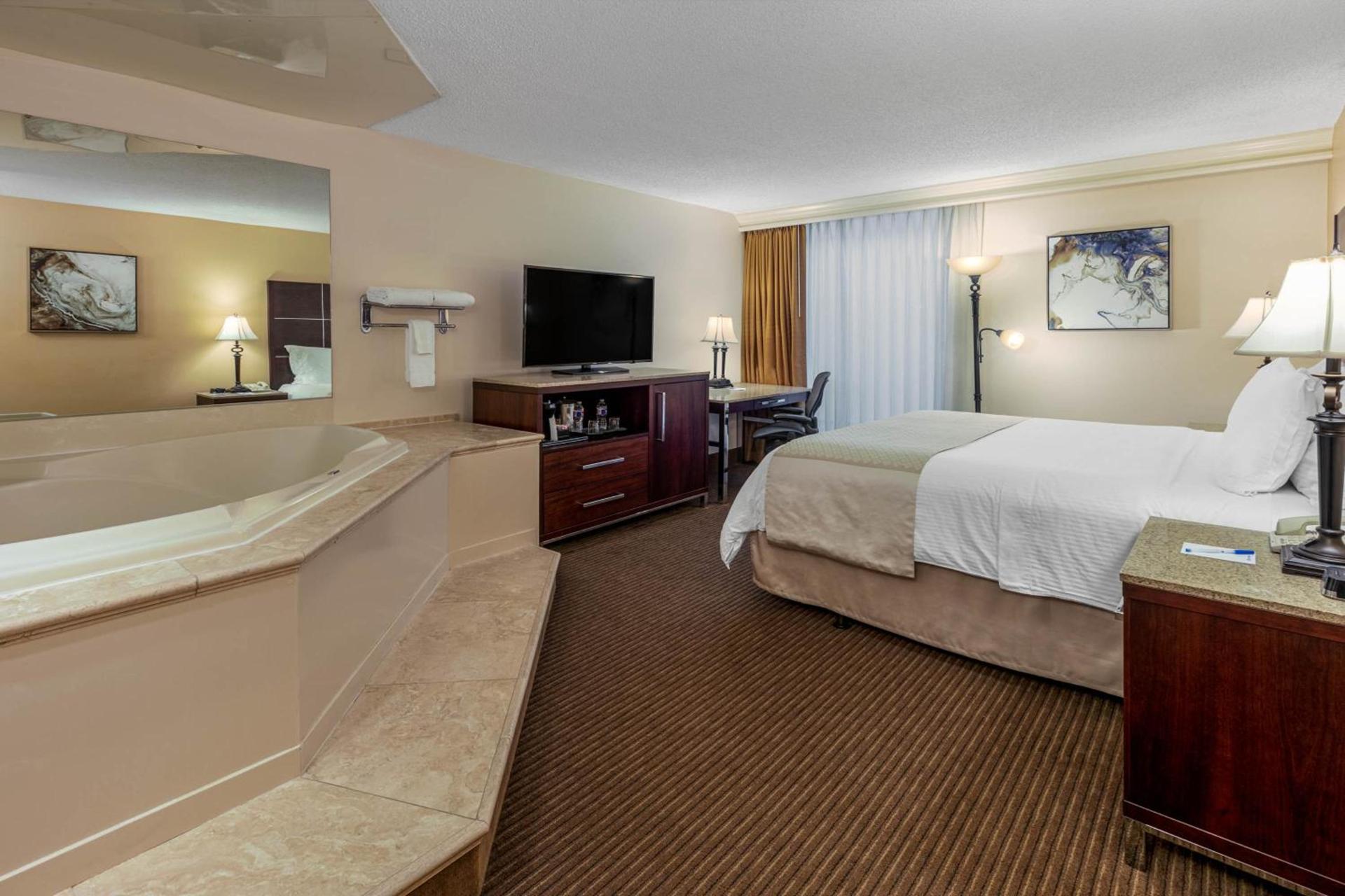 Wyndham Riverfront Hotel photo 72