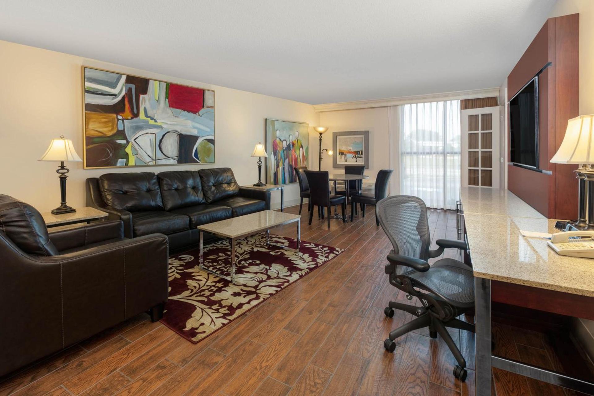 Wyndham Riverfront Hotel photo 74
