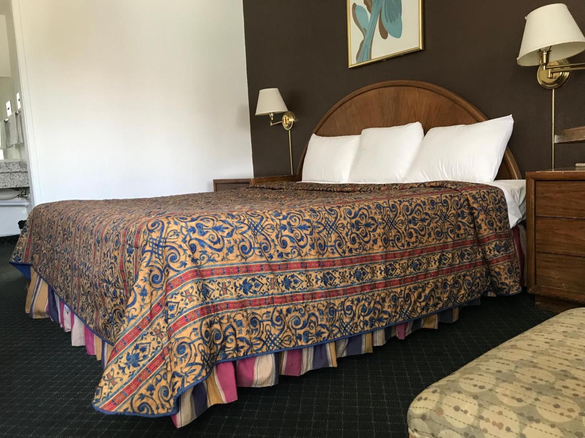 Economy Inn Barstow photo 28