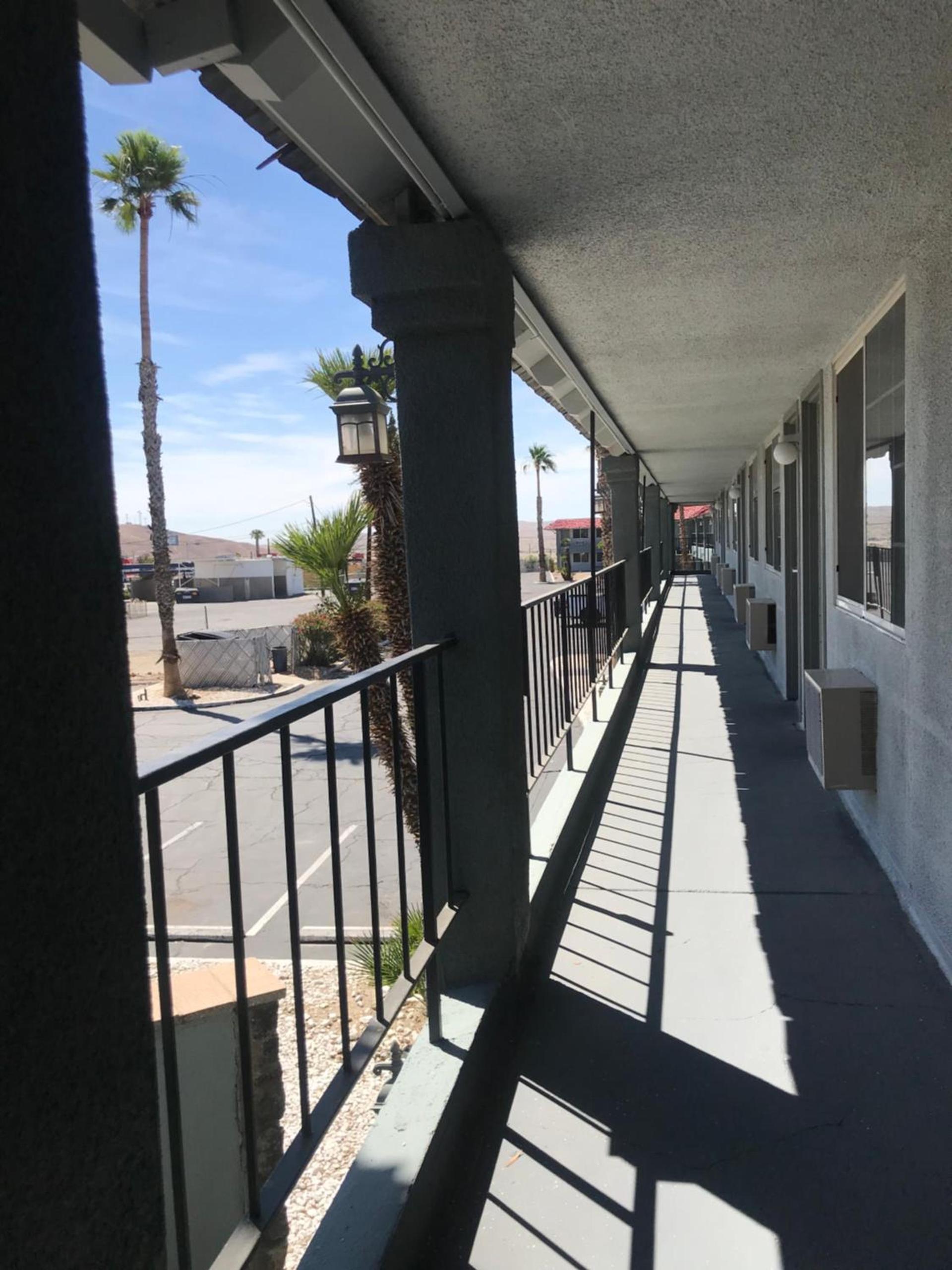 Economy Inn Barstow photo 12