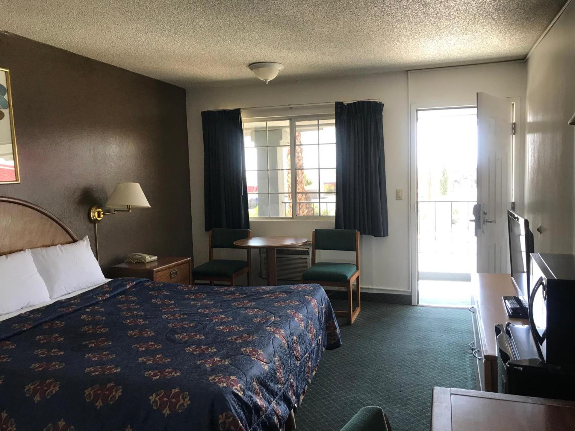 Economy Inn Barstow photo 23