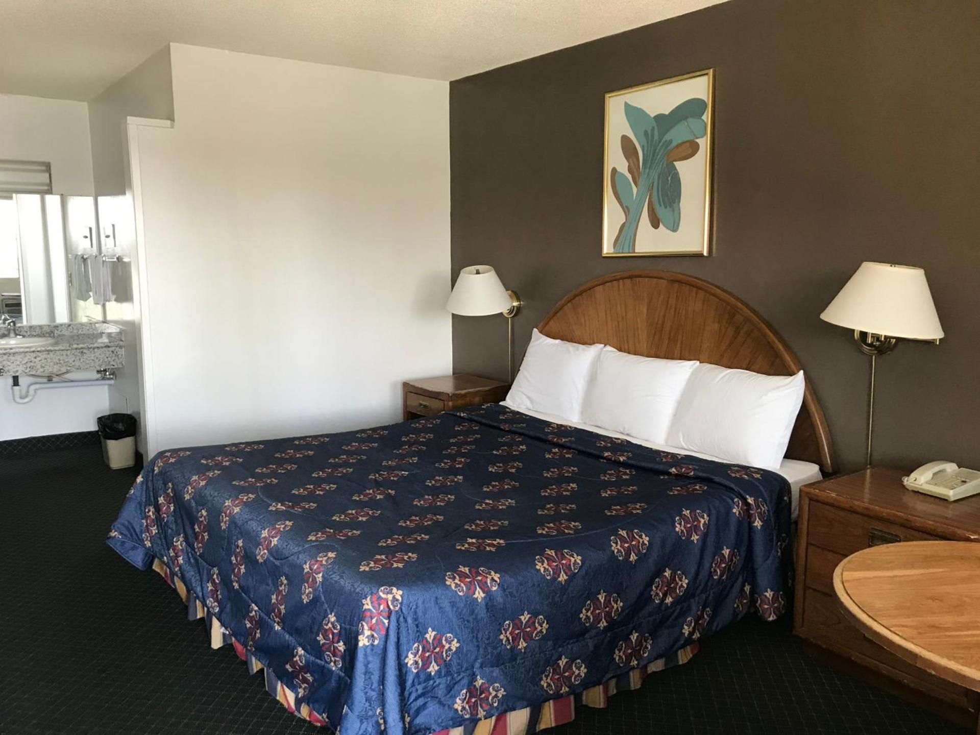 Economy Inn Barstow photo 21