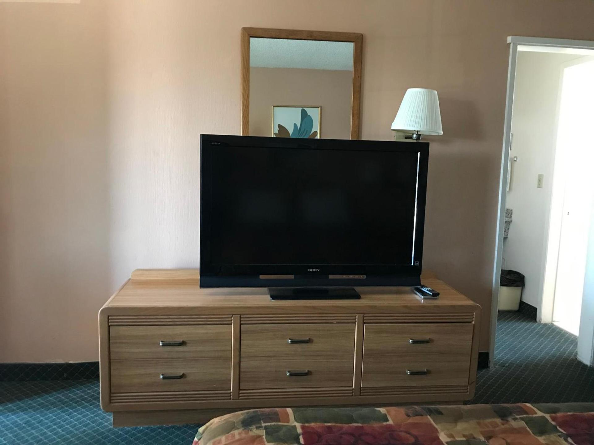 Economy Inn Barstow photo 31