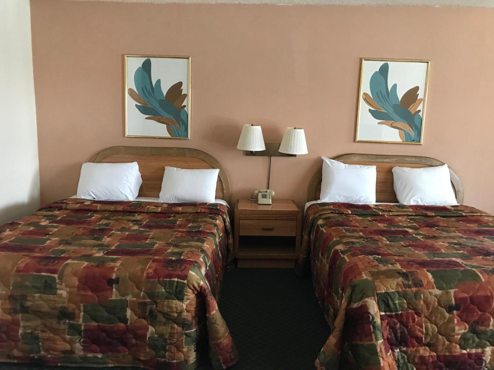 Economy Inn Barstow photo 32