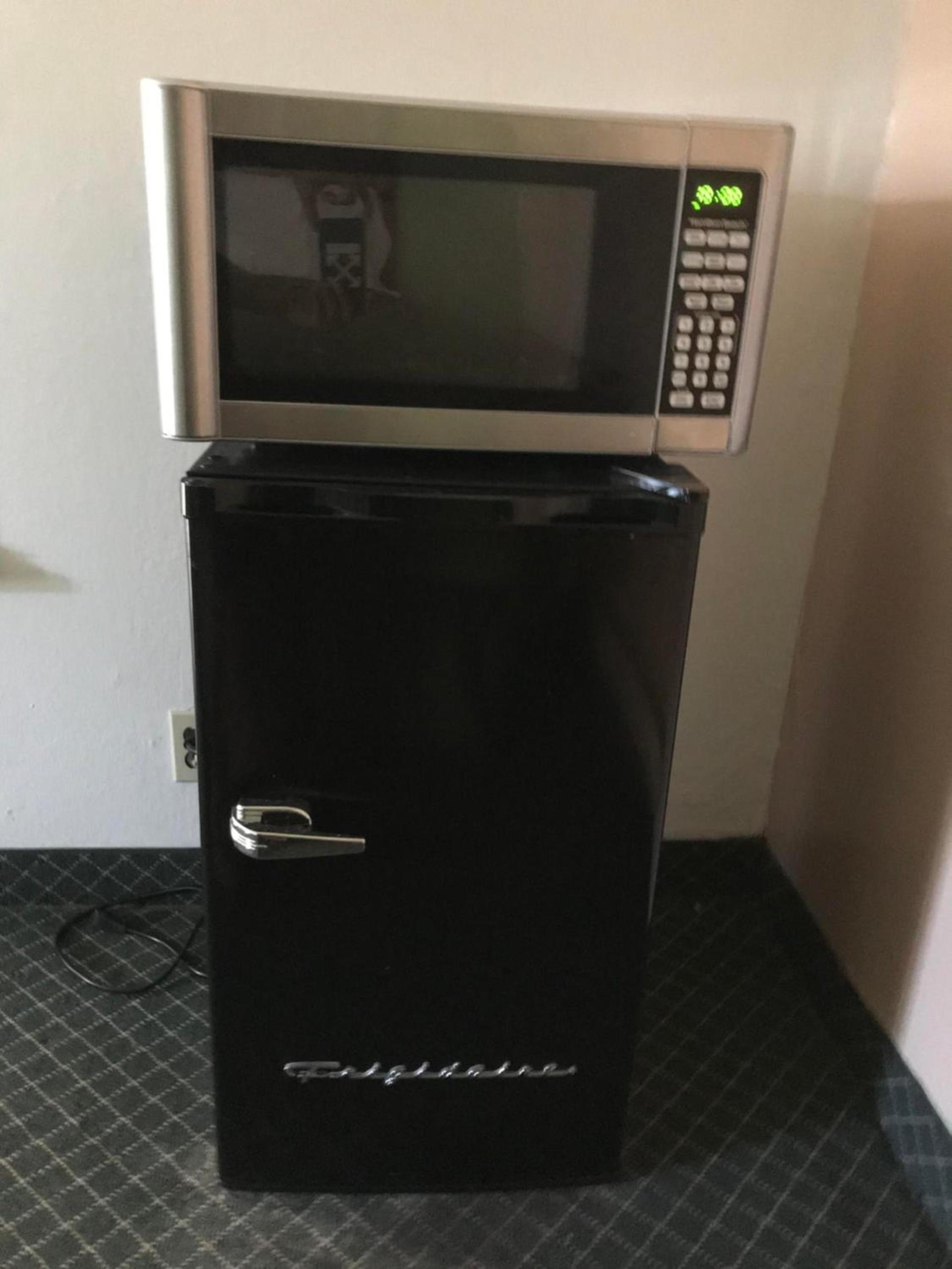 Economy Inn Barstow photo 36