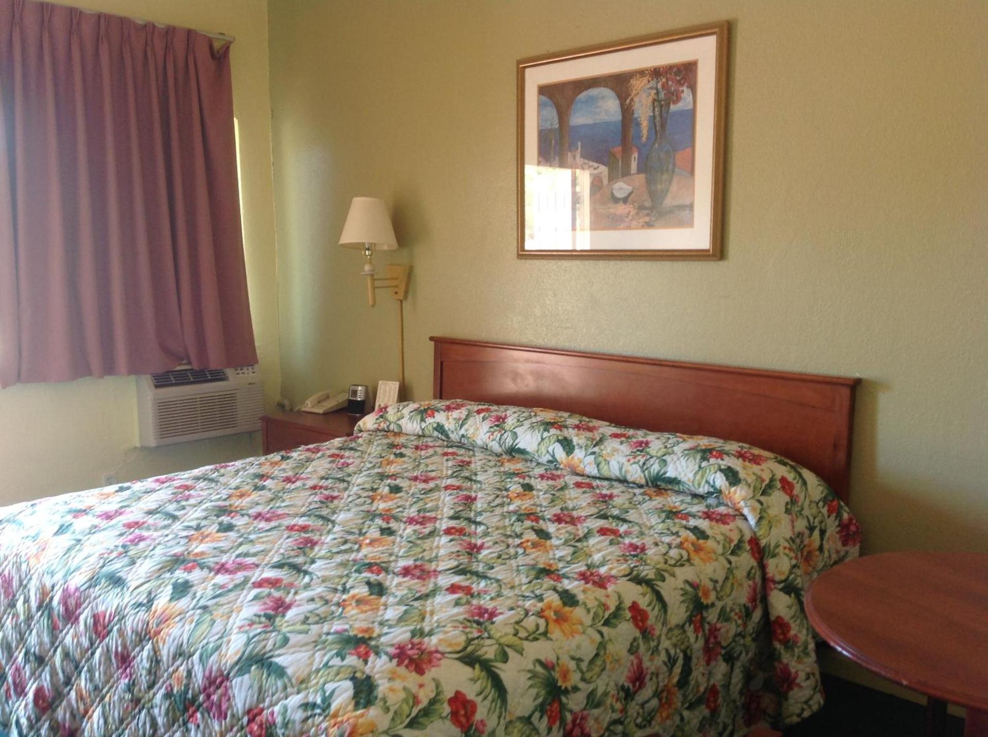 Sunshine Inn of Daytona Beach photo 16