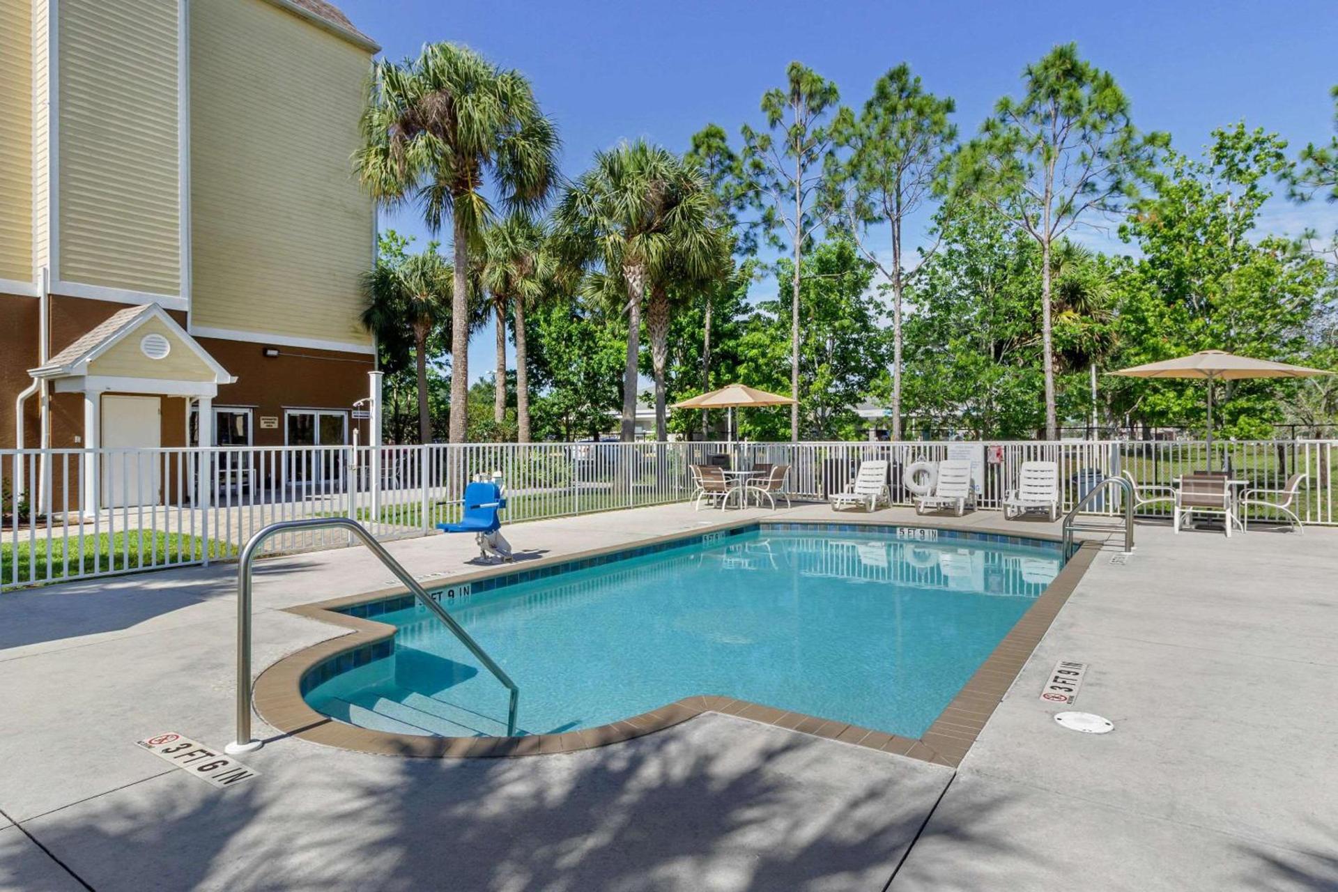 Quality Inn & Suites Lehigh Acres Fort Myers photo 35