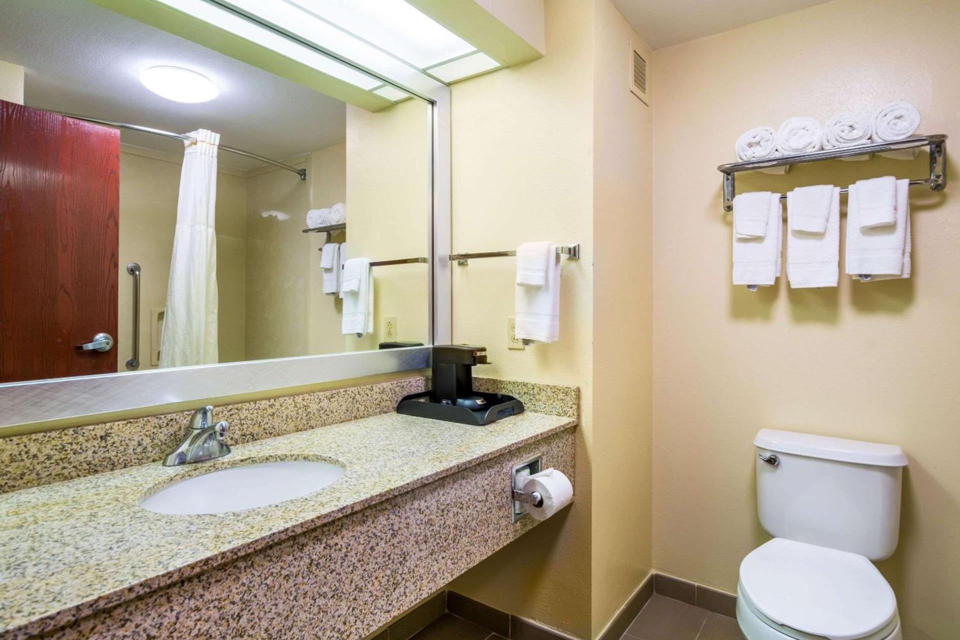 Quality Inn & Suites Sellersburg - Louisville Area photo 28