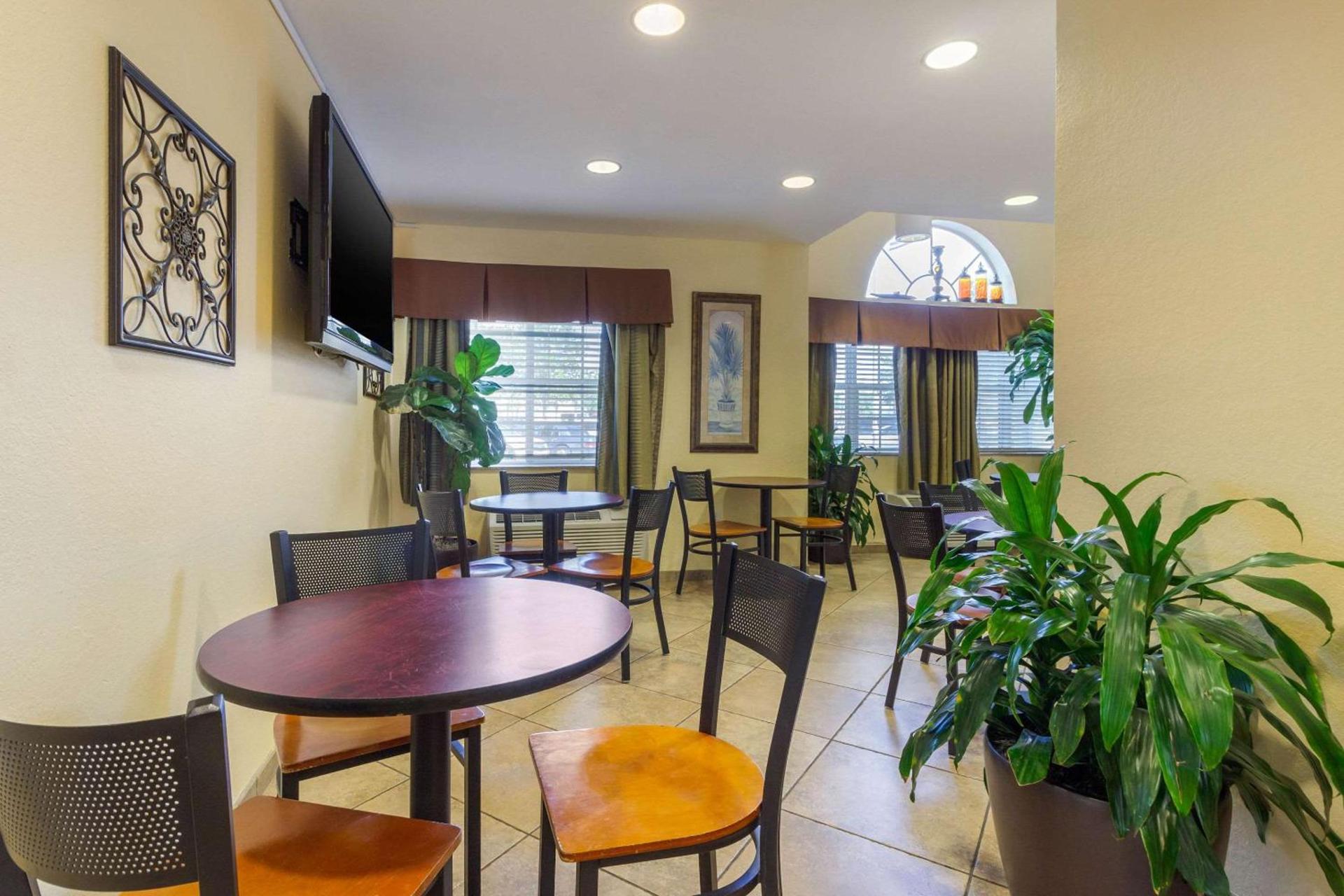 Quality Inn & Suites Lehigh Acres Fort Myers photo 21