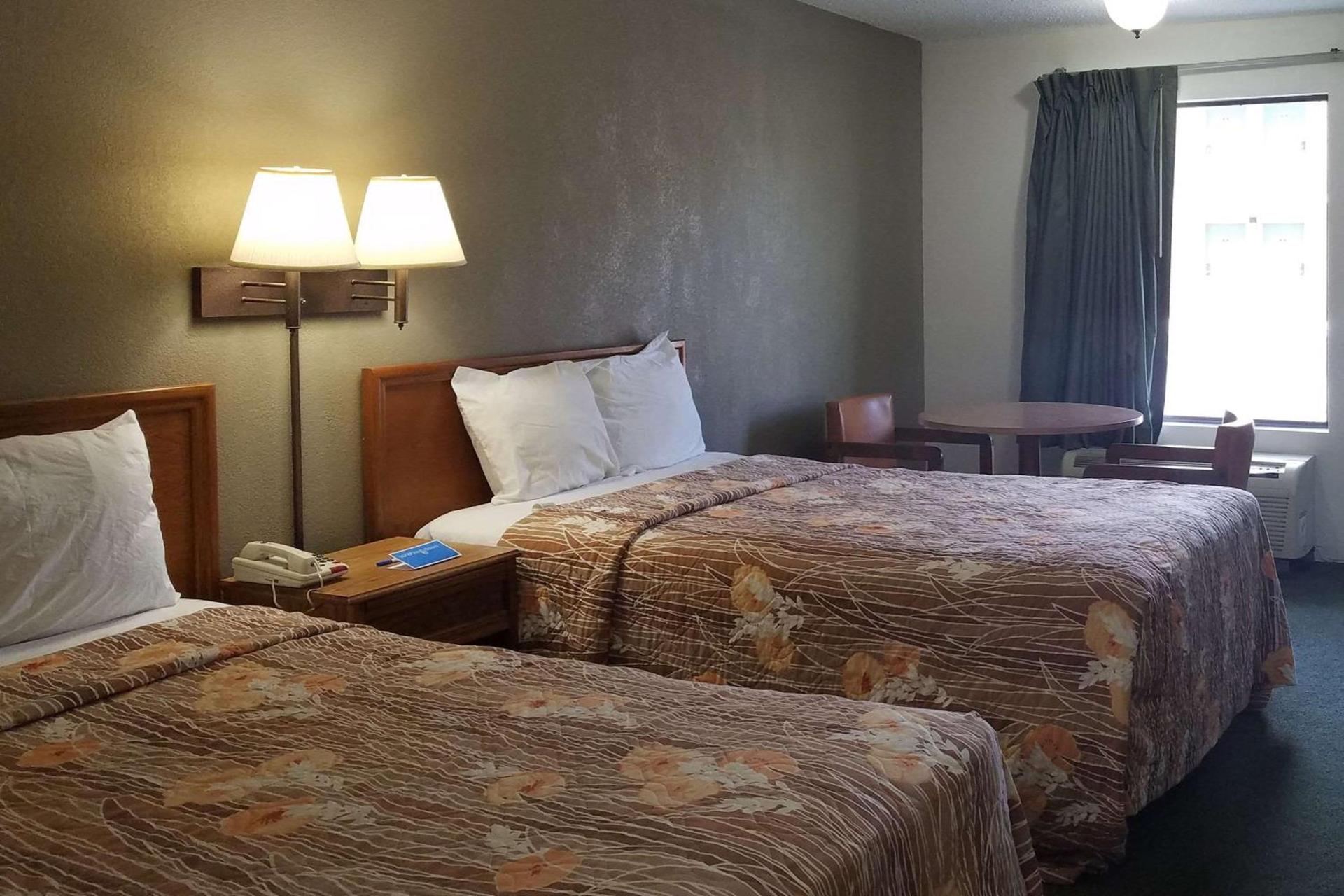 Travelers Inn & Suites photo 14