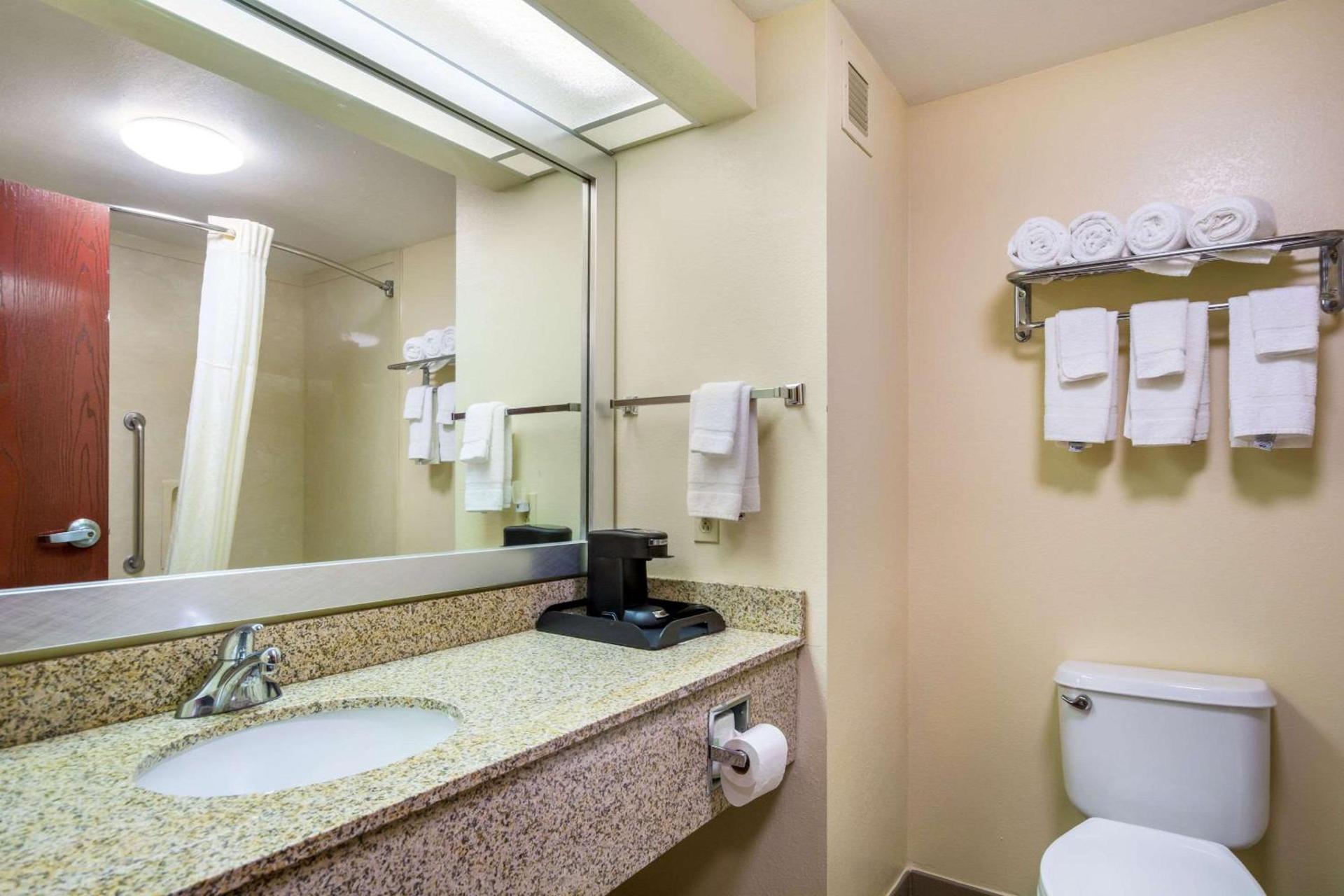 Quality Inn & Suites Sellersburg - Louisville Area photo 30