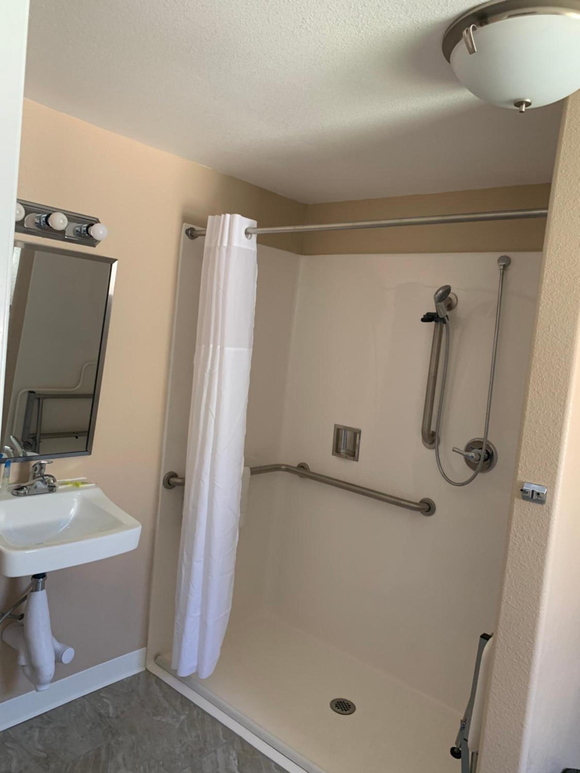 Beverly Lodge photo 15