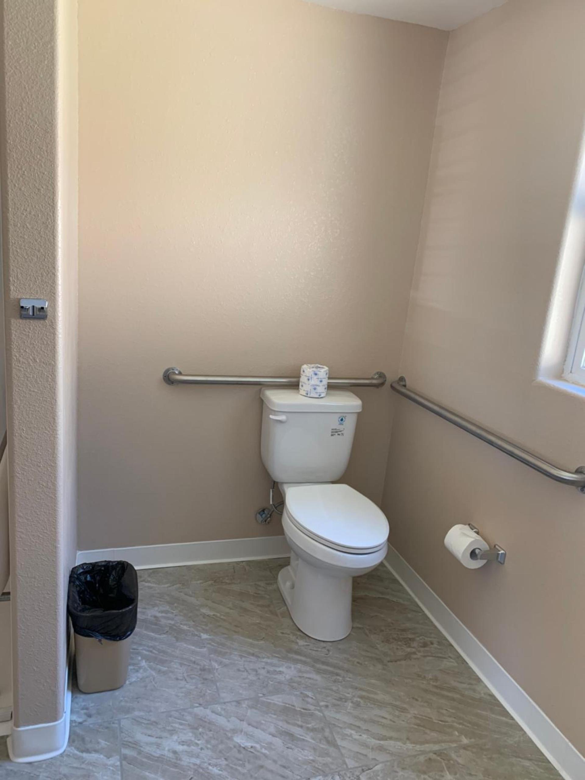 Beverly Lodge photo 16