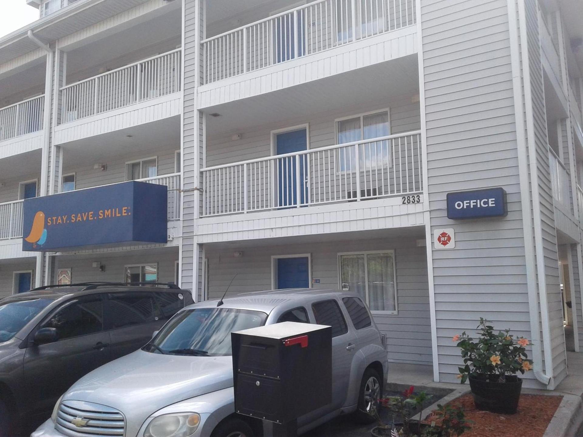 InTown Suites Extended Stay Clearwater FL photo 3
