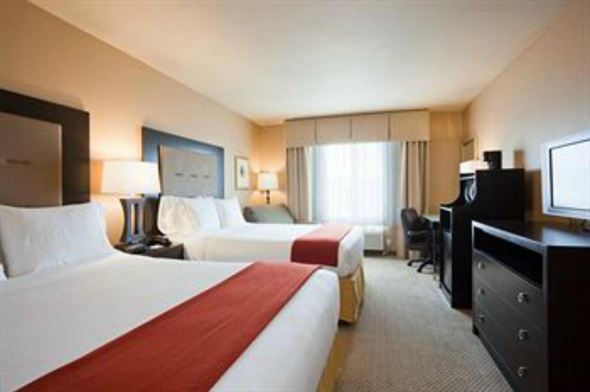 Holiday Inn Express & Suites Deming Mimbres Valley by IHG photo 8