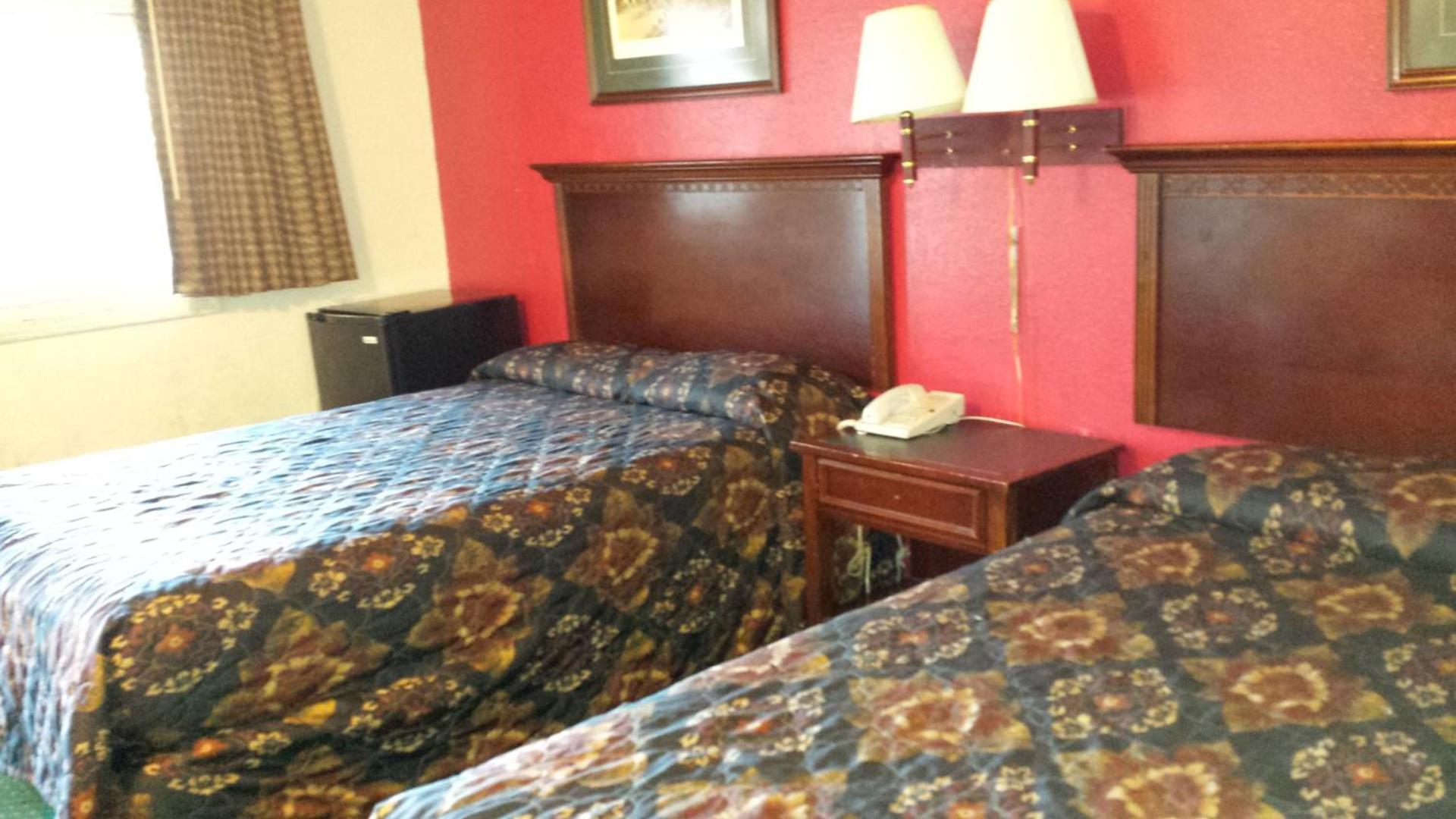 Hallmark Motel photo 8