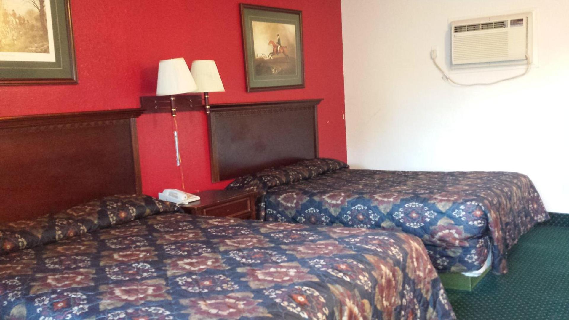 Hallmark Motel photo 15