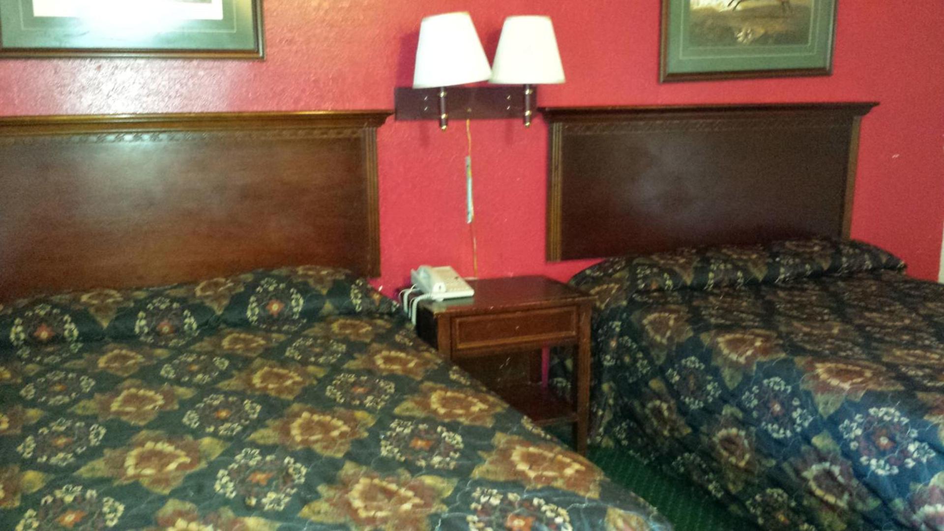 Hallmark Motel photo 16
